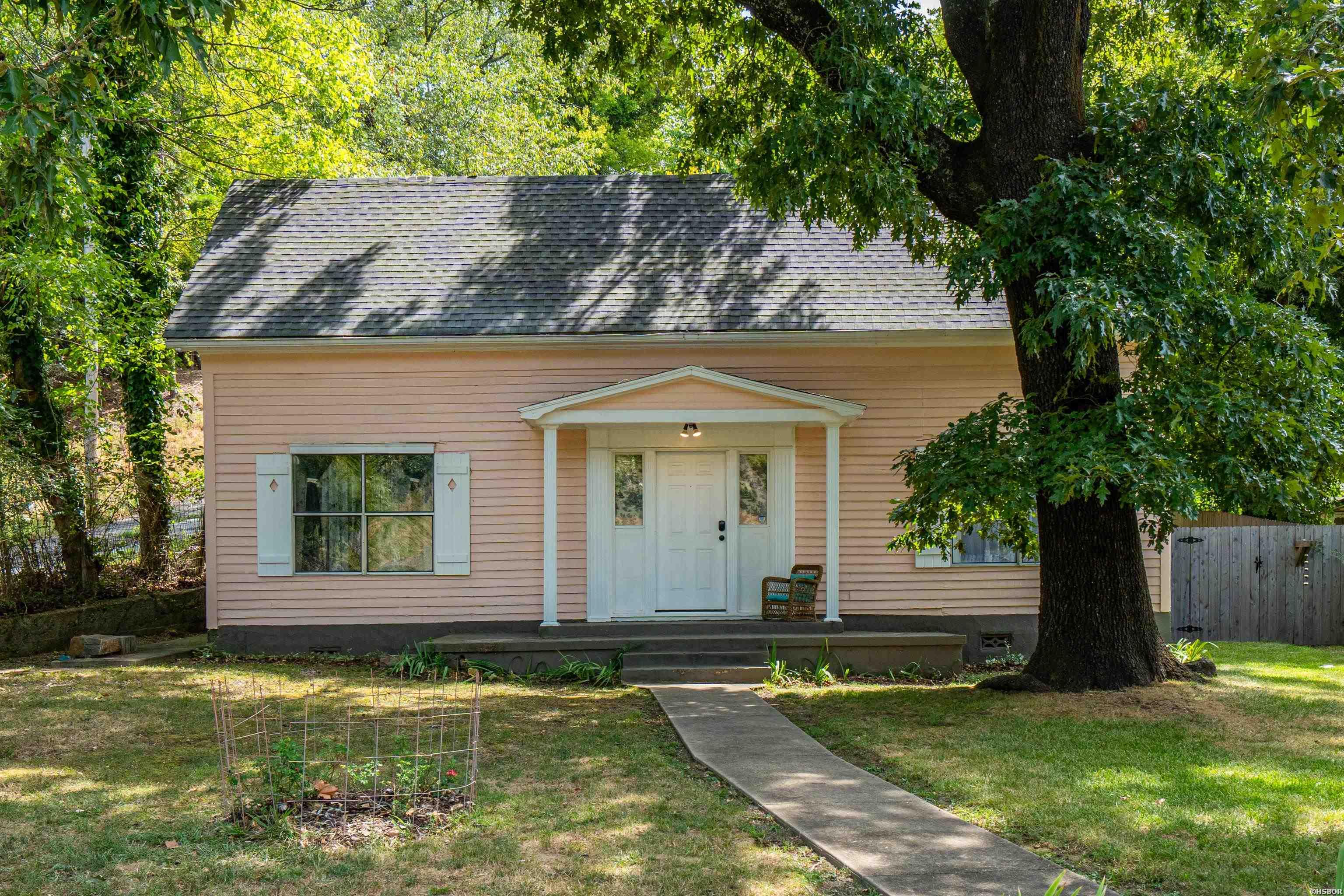 402 PULLMAN Avenue