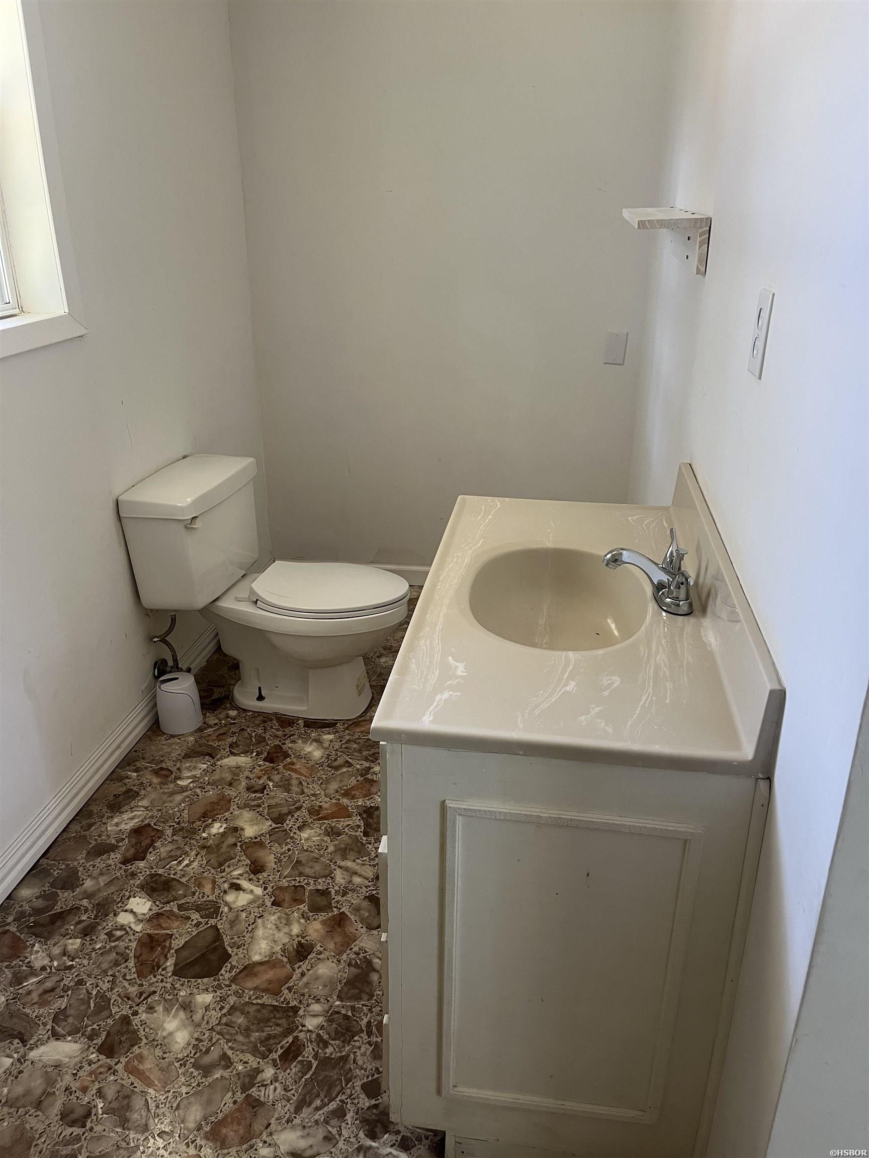 624 E Broadway Street Property Photo 19