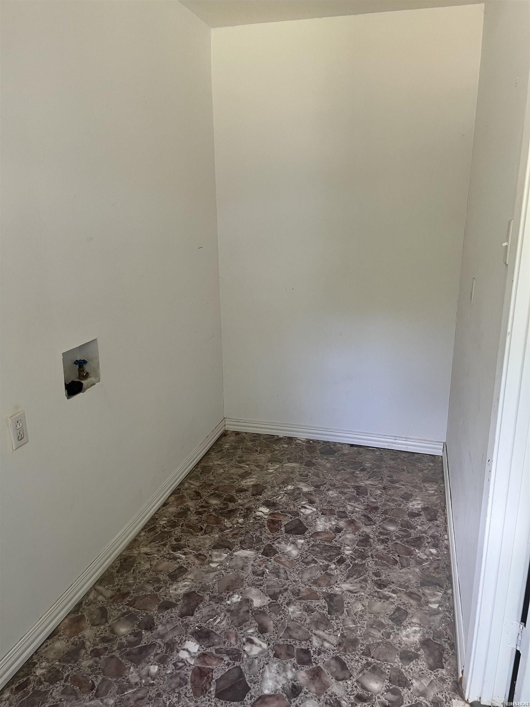 624 E Broadway Street Property Photo 21