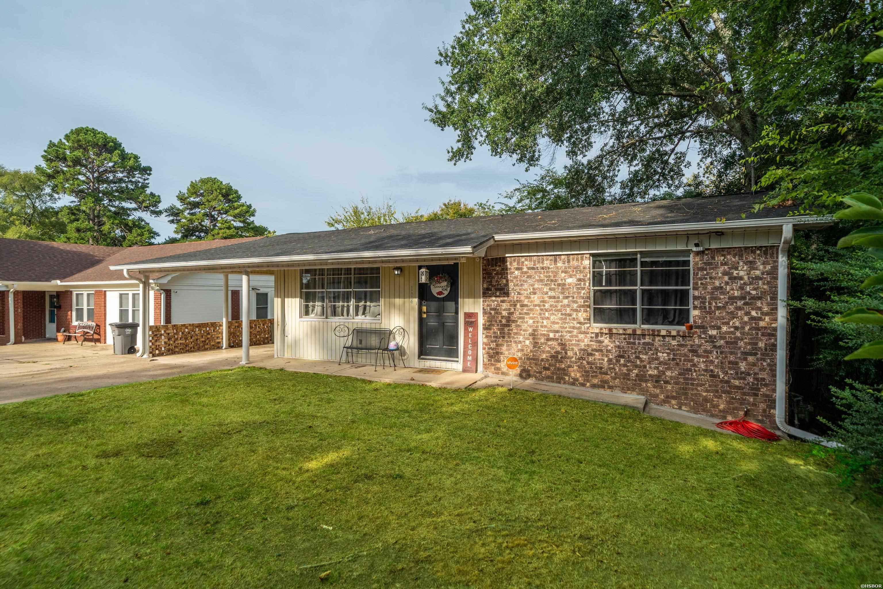 104 Clyde Property Photo 2
