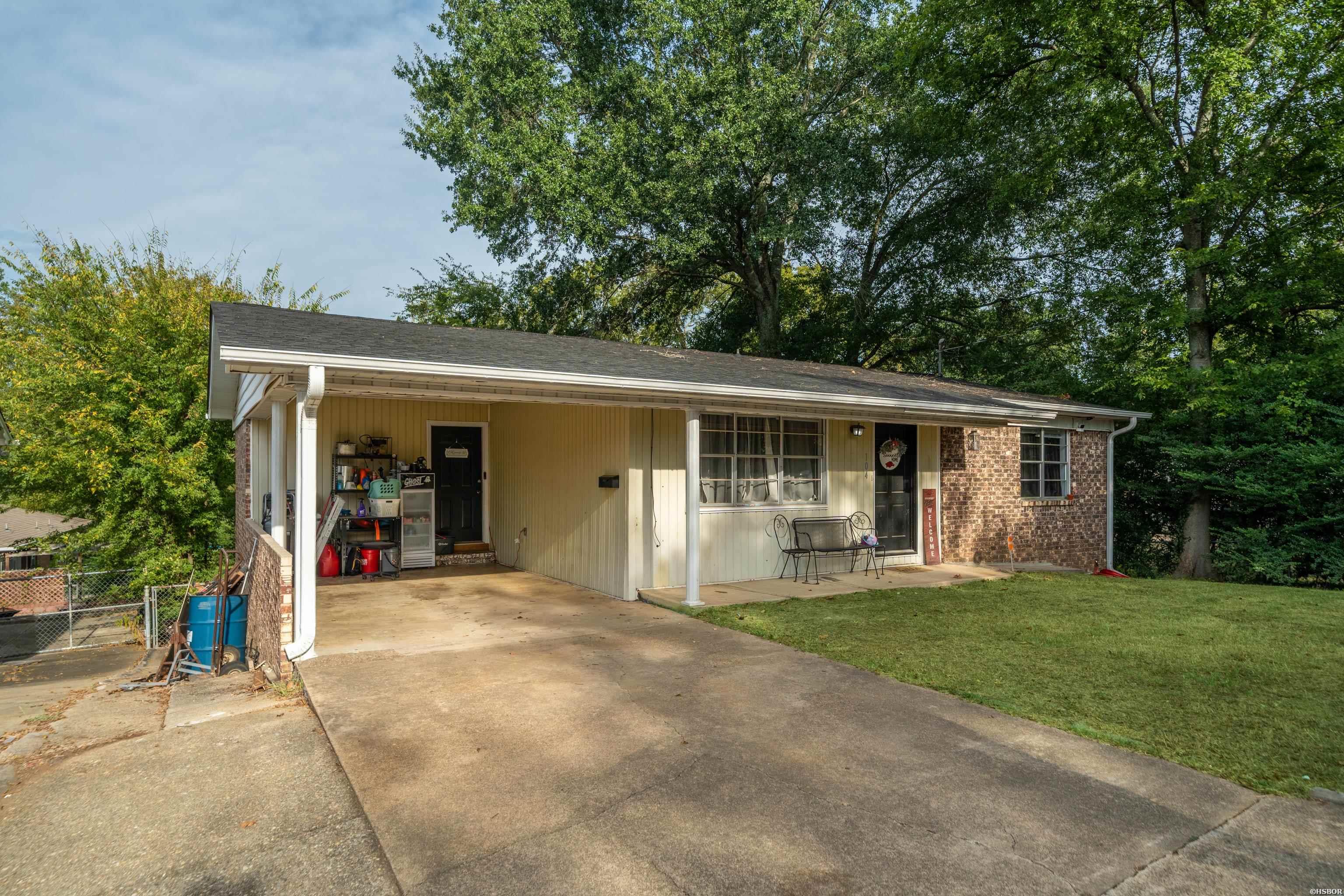 104 Clyde Property Photo 3