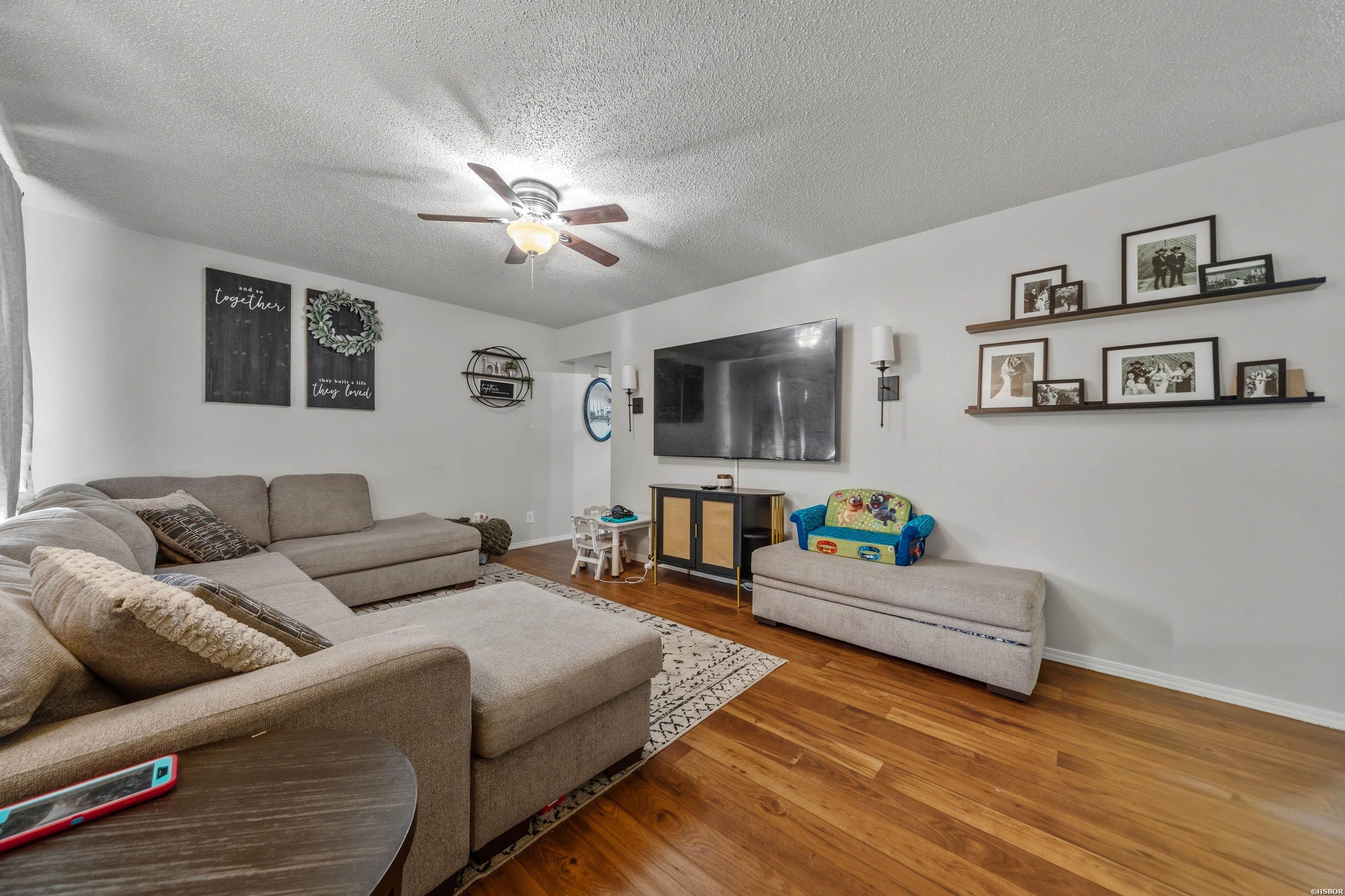 104 Clyde Property Photo 4