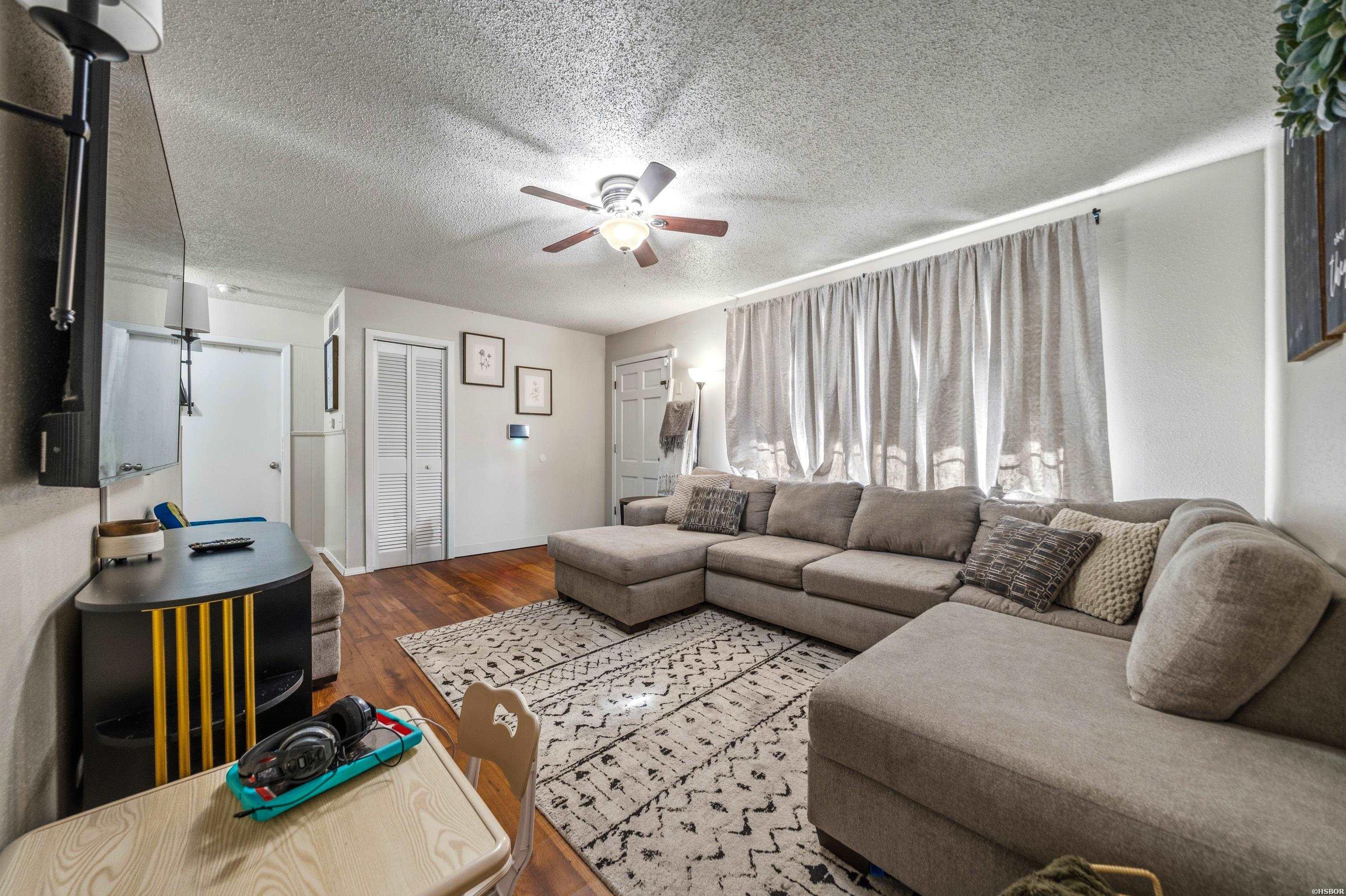 104 Clyde Property Photo 6