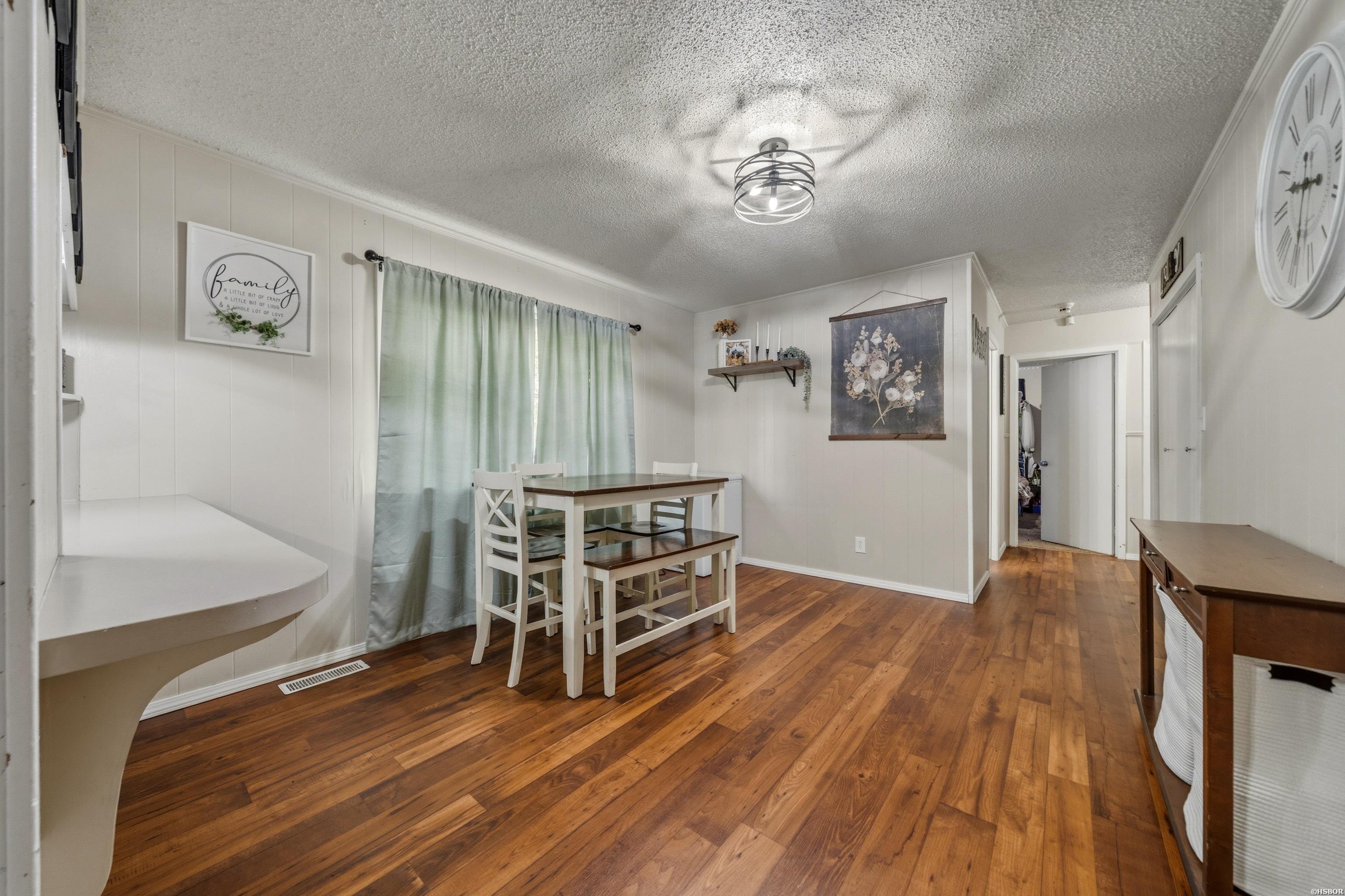 104 Clyde Property Photo 11
