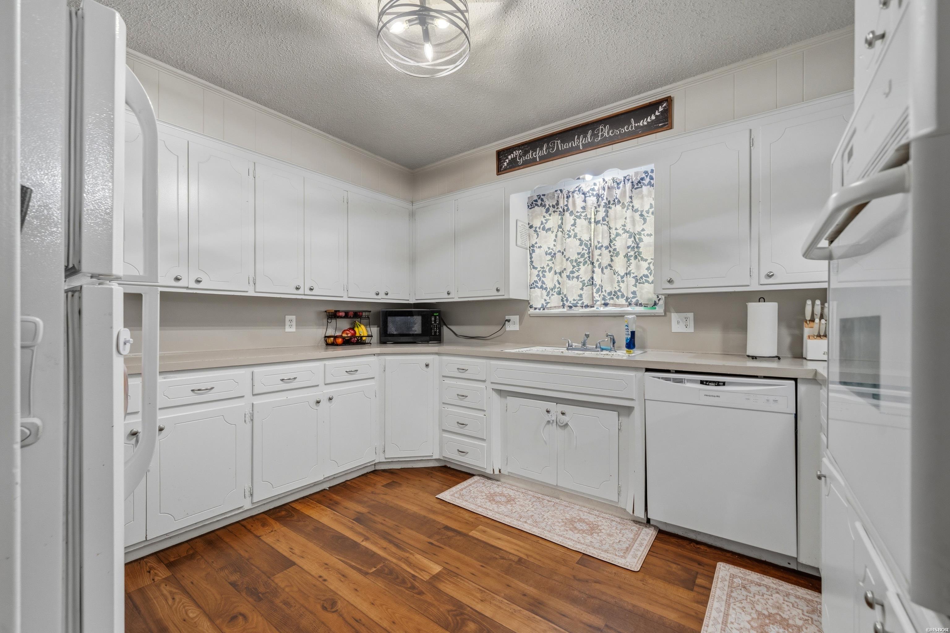 104 Clyde Property Photo 12
