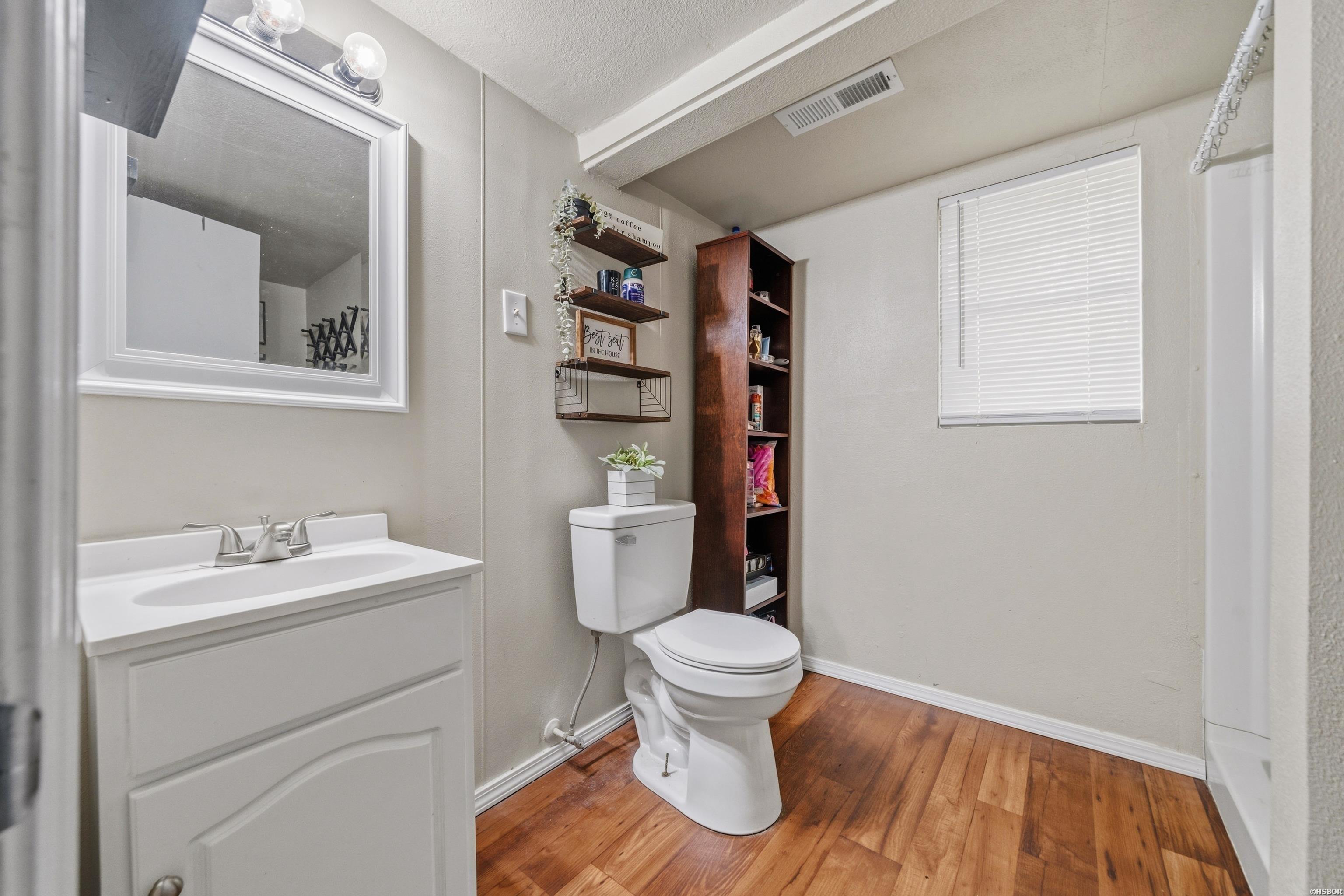 104 Clyde Property Photo 23