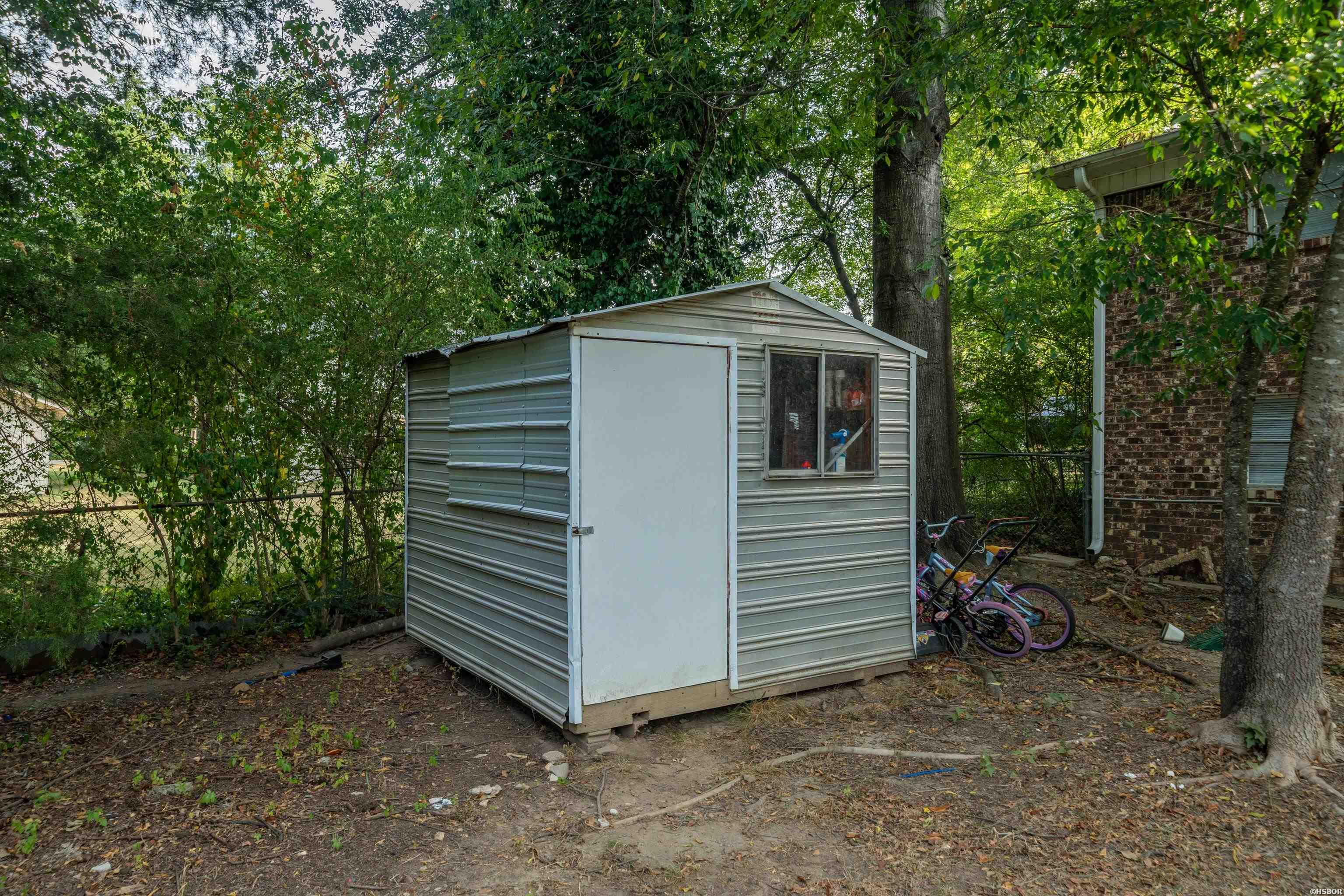 104 Clyde Property Photo 35