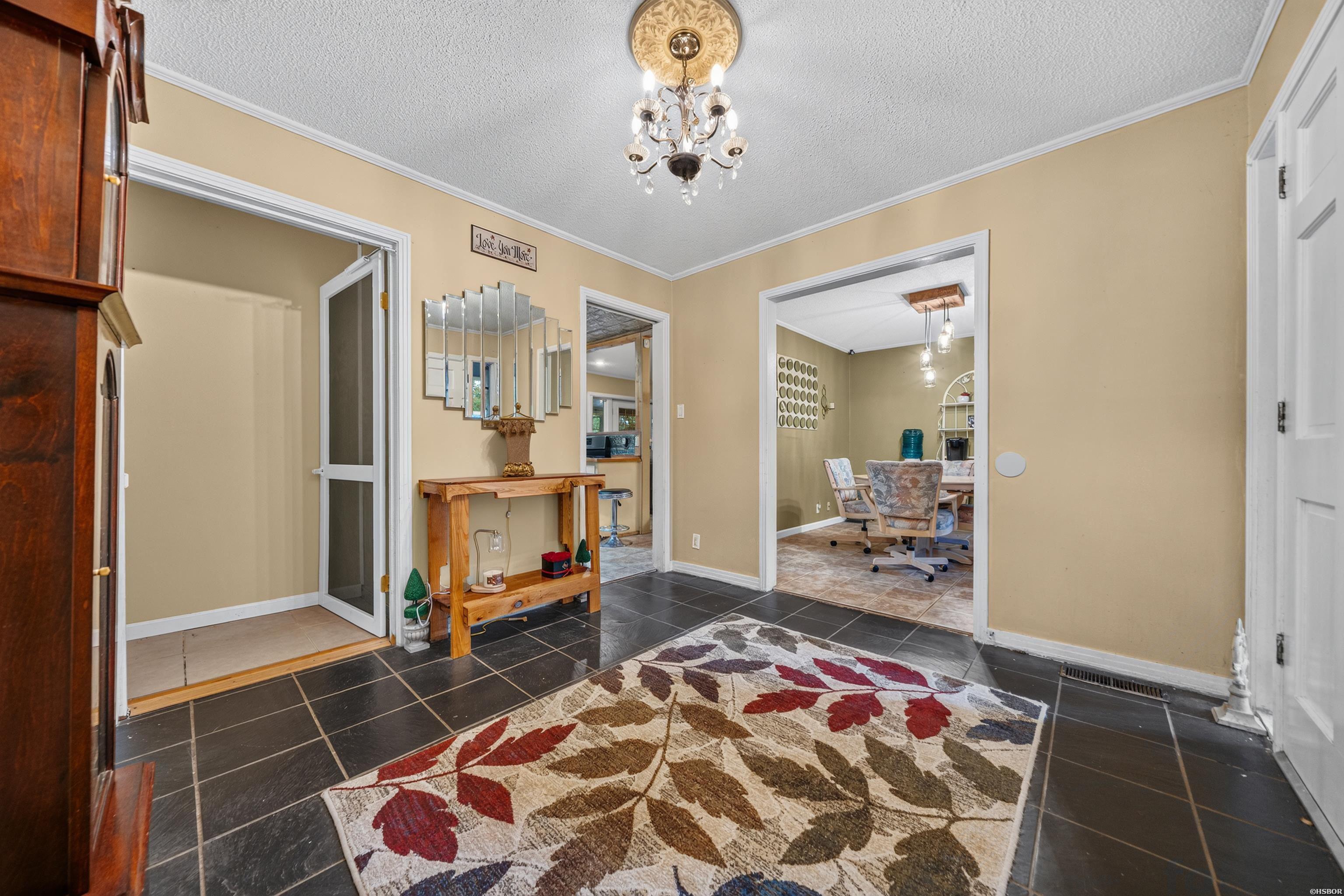 611 Ridgeview Property Photo 4