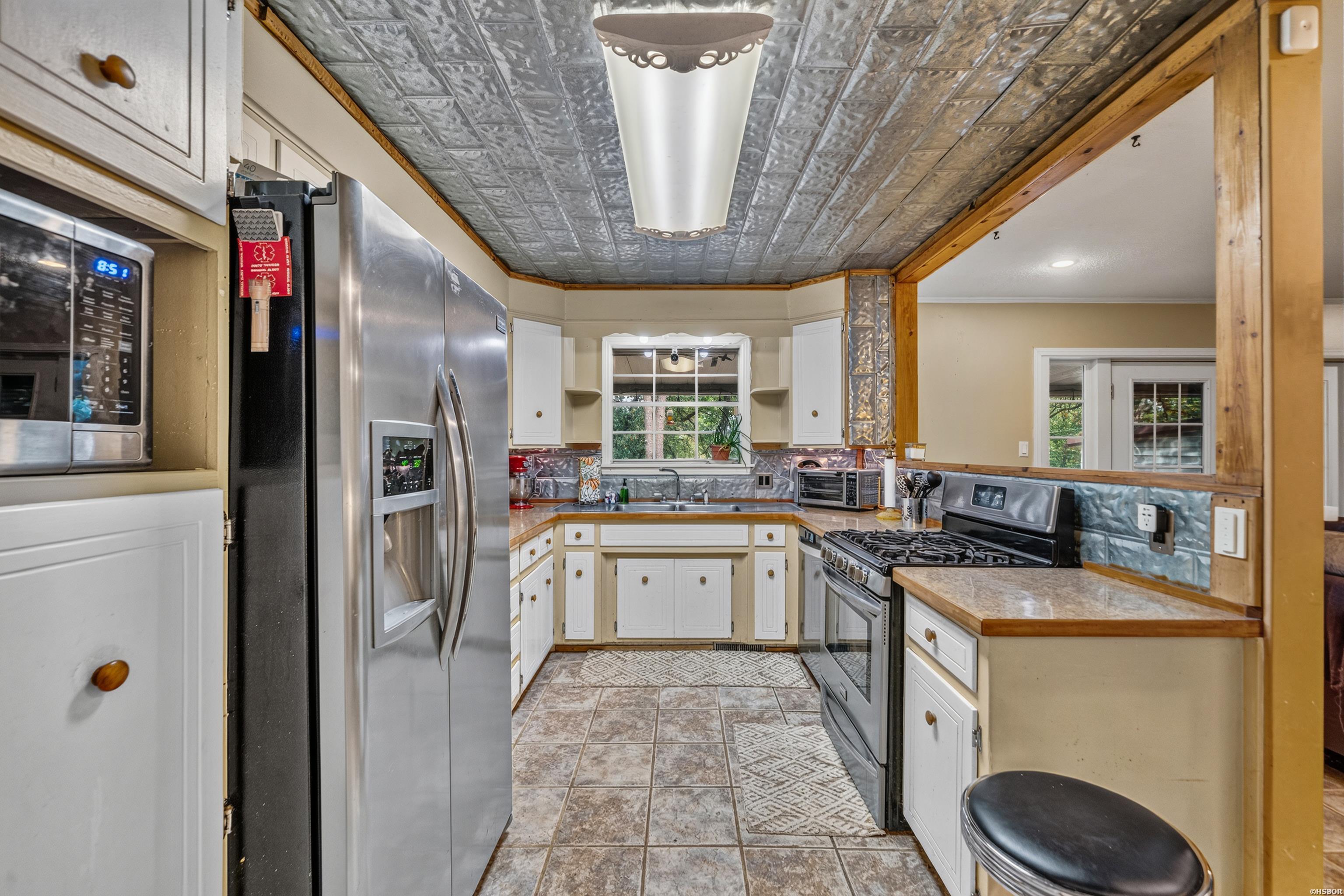611 Ridgeview Property Photo 5
