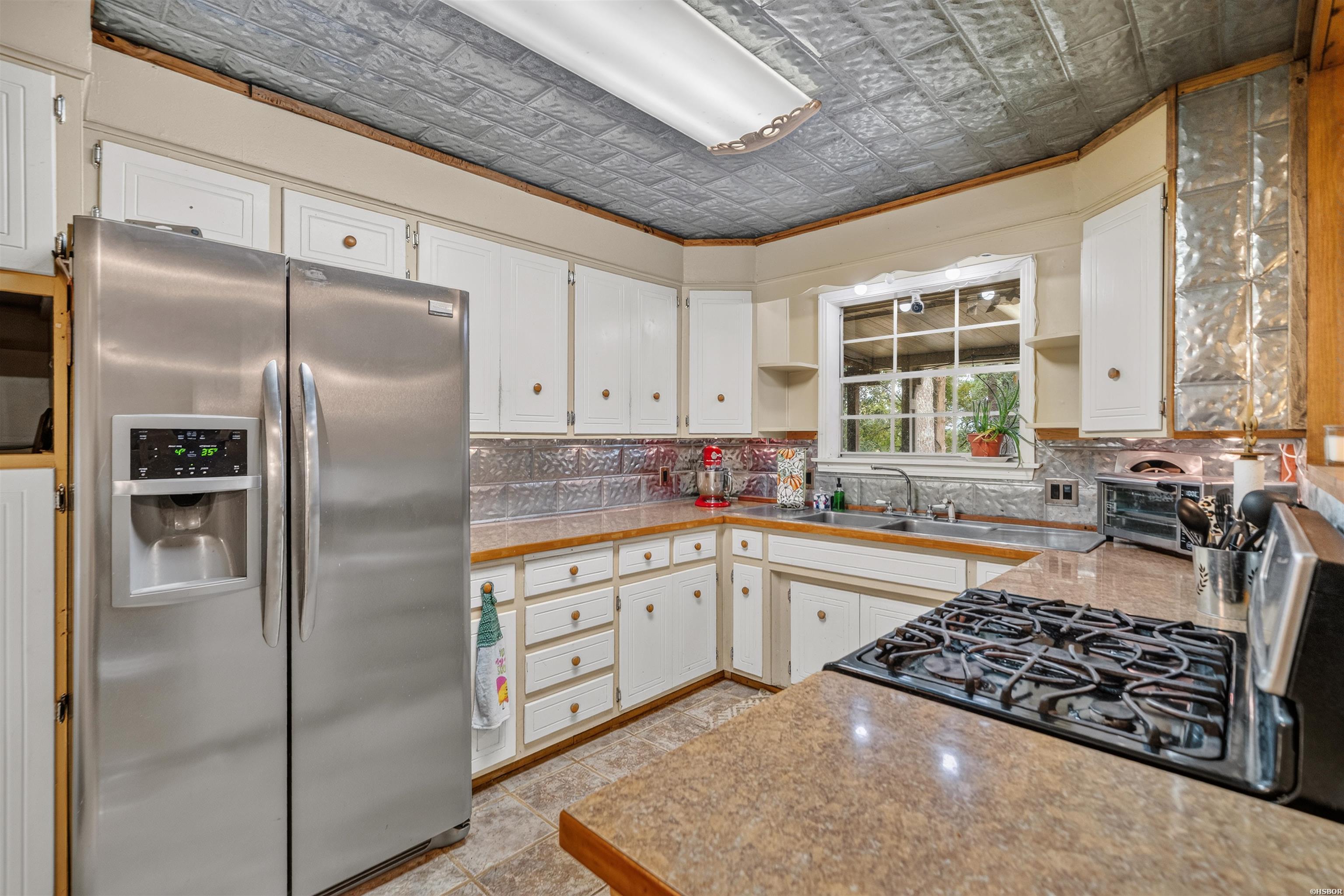 611 Ridgeview Property Photo 6