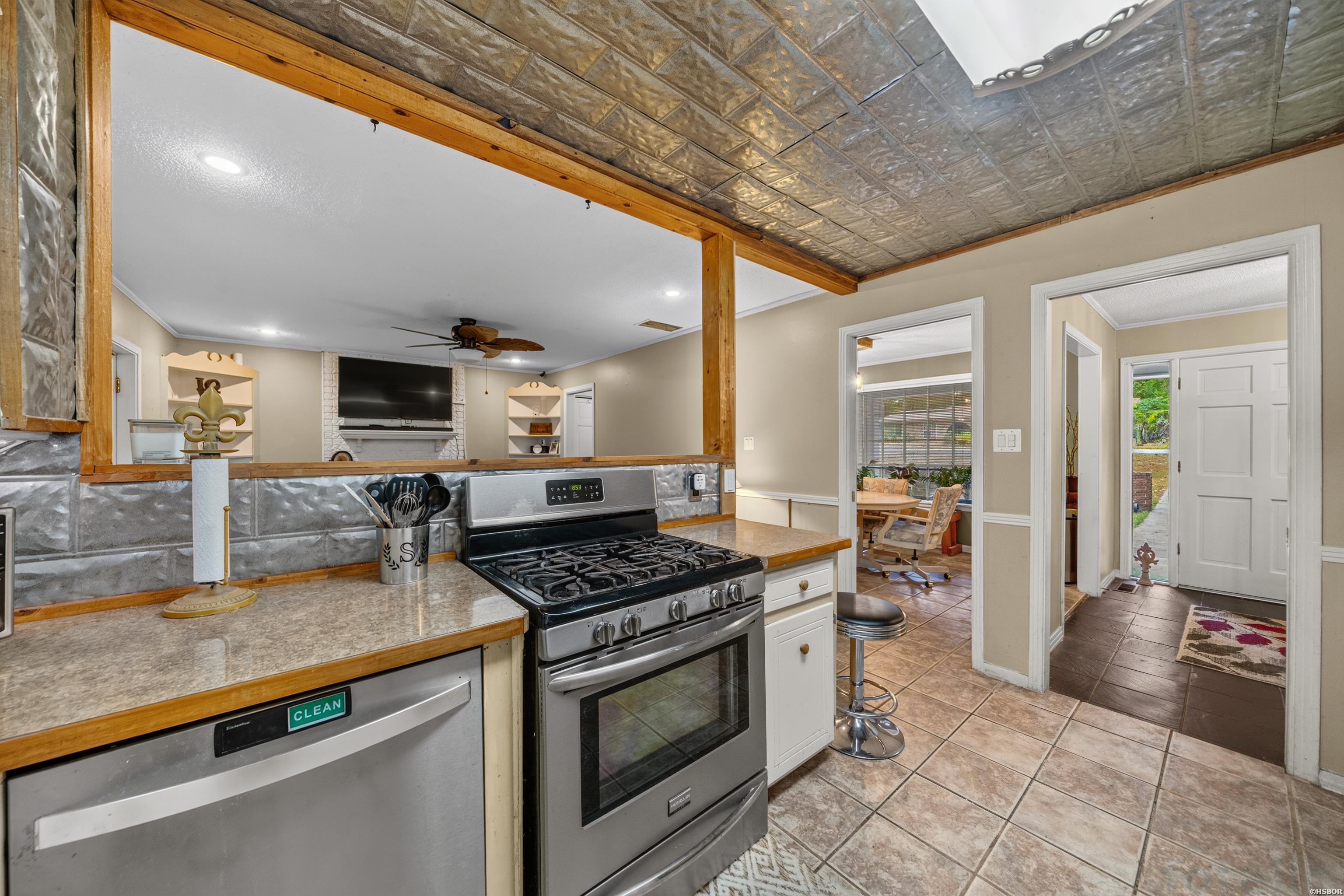 611 Ridgeview Property Photo 7