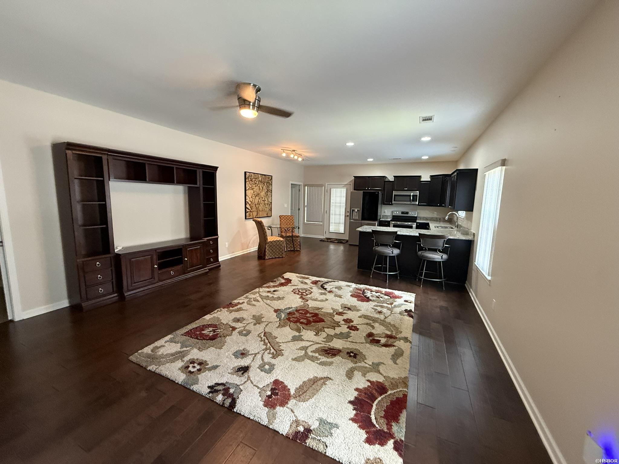 102 Sunflower Street Property Photo 2