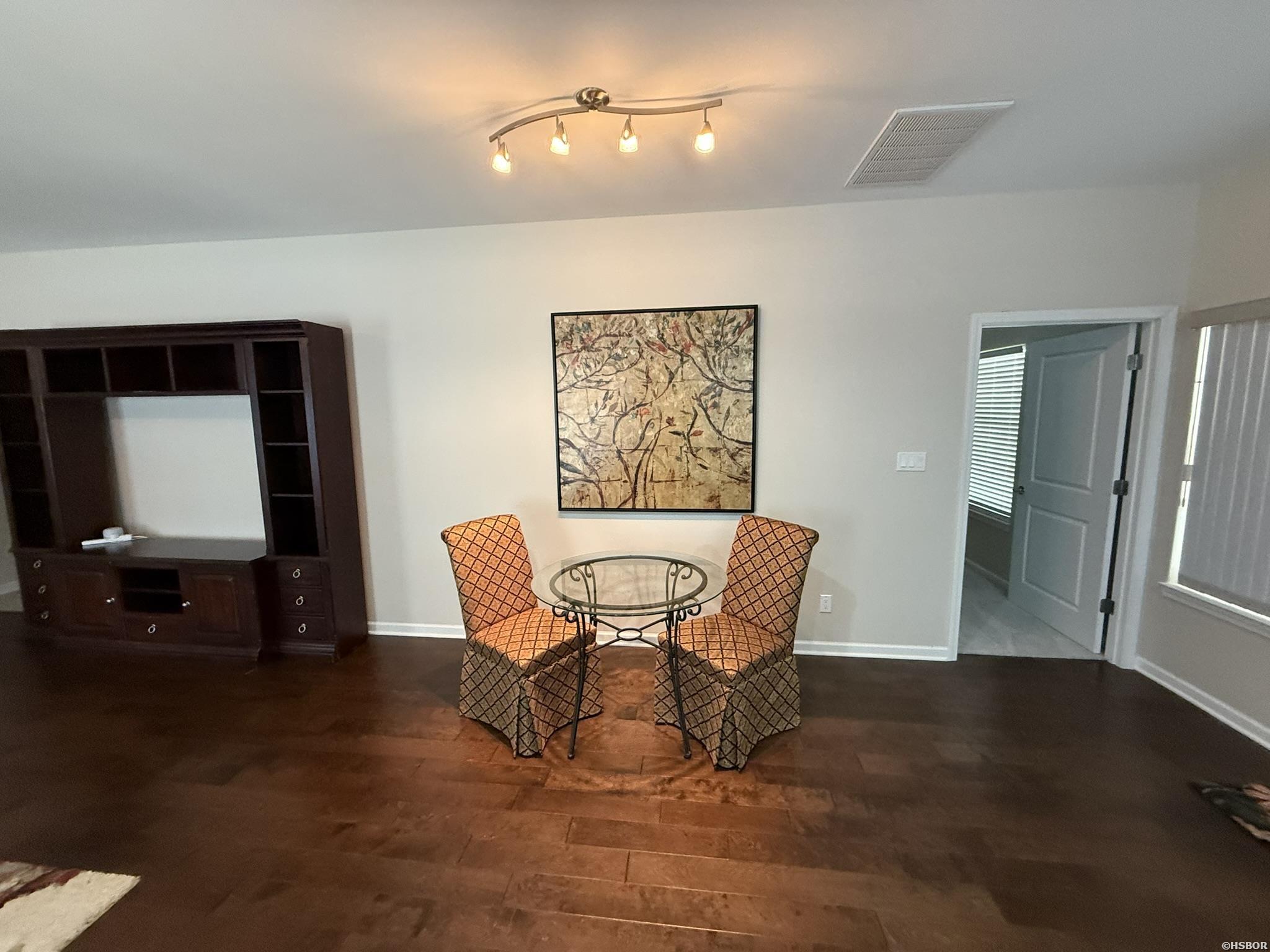 102 Sunflower Street Property Photo 4