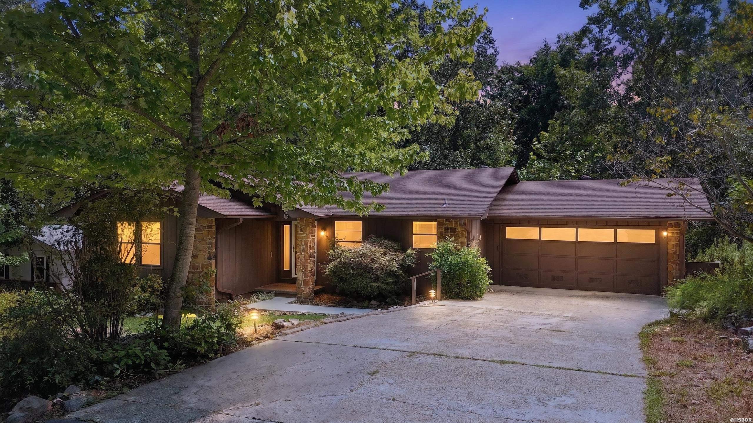 6 Badalona Lane Property Photo 1