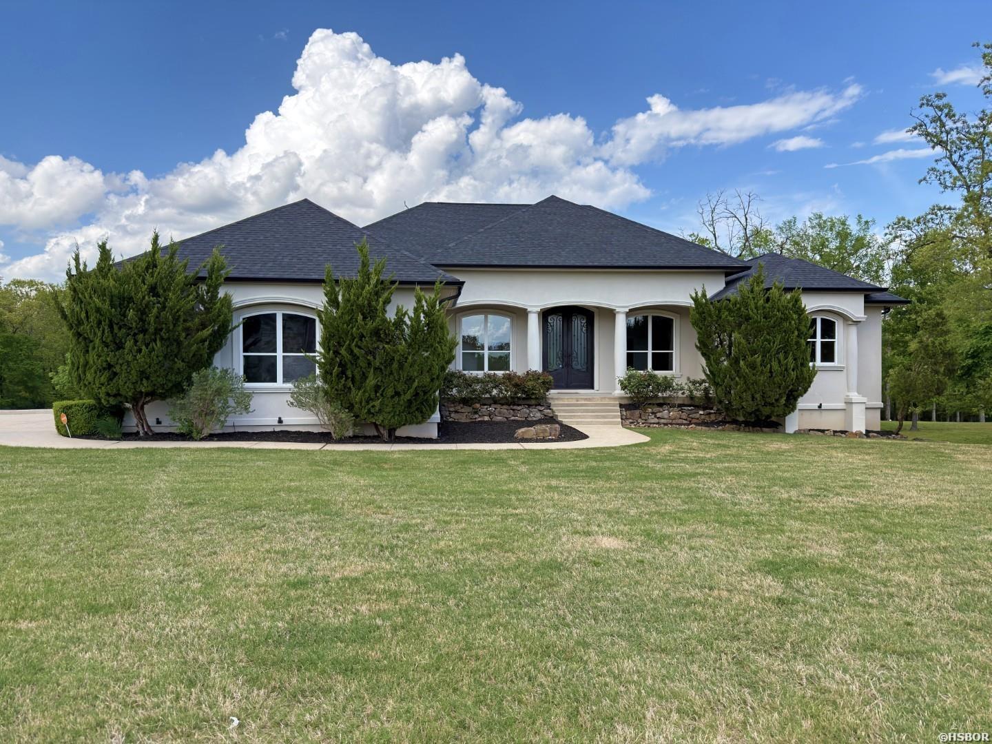 300 Crestview Property Photo 1