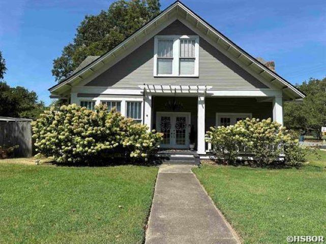906 School Street Property Photo 3