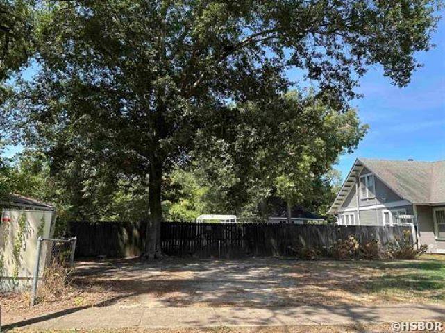 906 School Street Property Photo 40