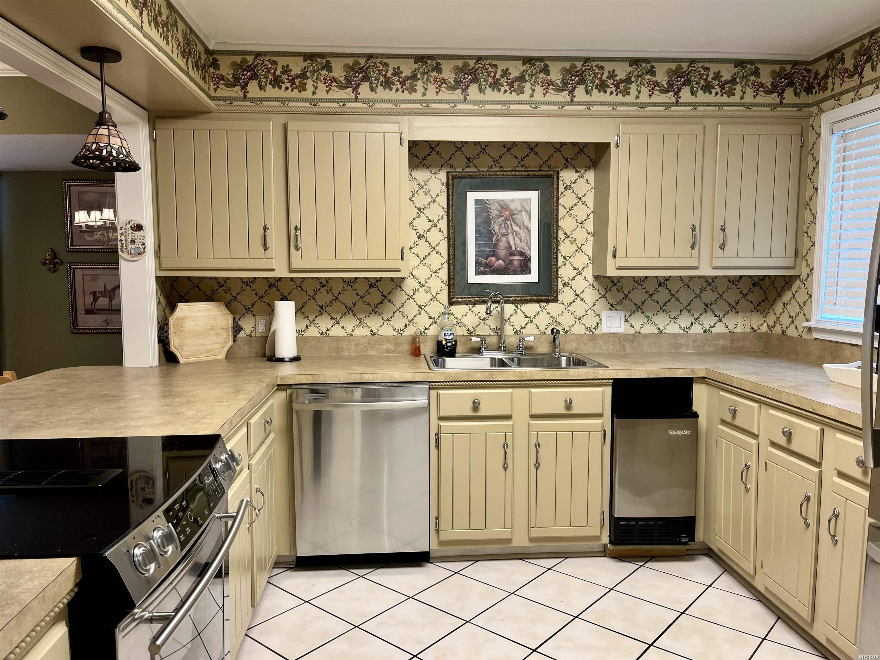 200 Pretti Point Property Photo 5