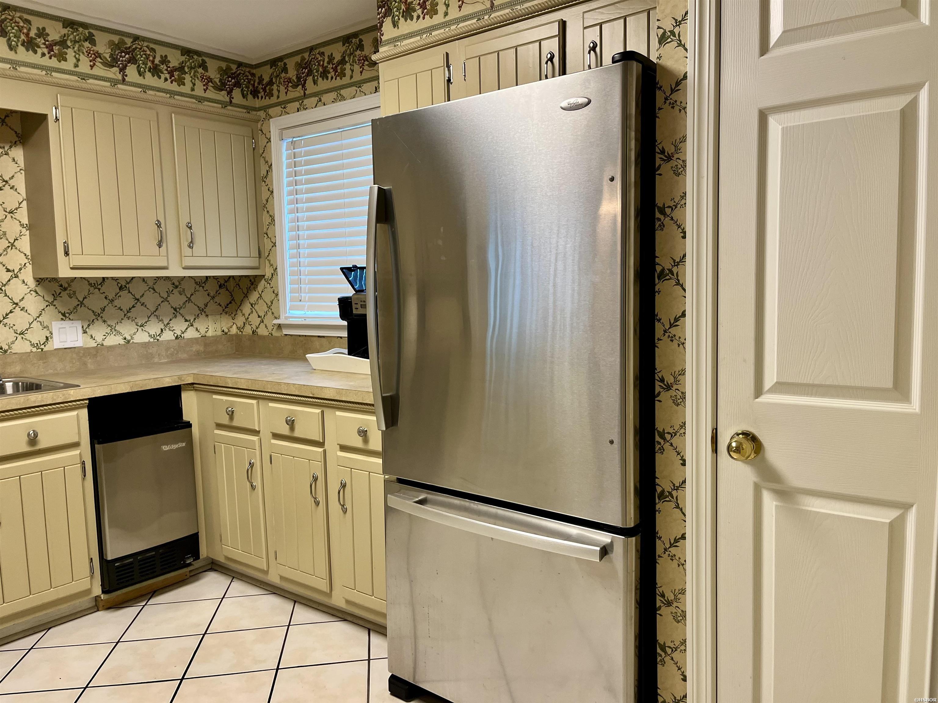 200 Pretti Point Property Photo 6