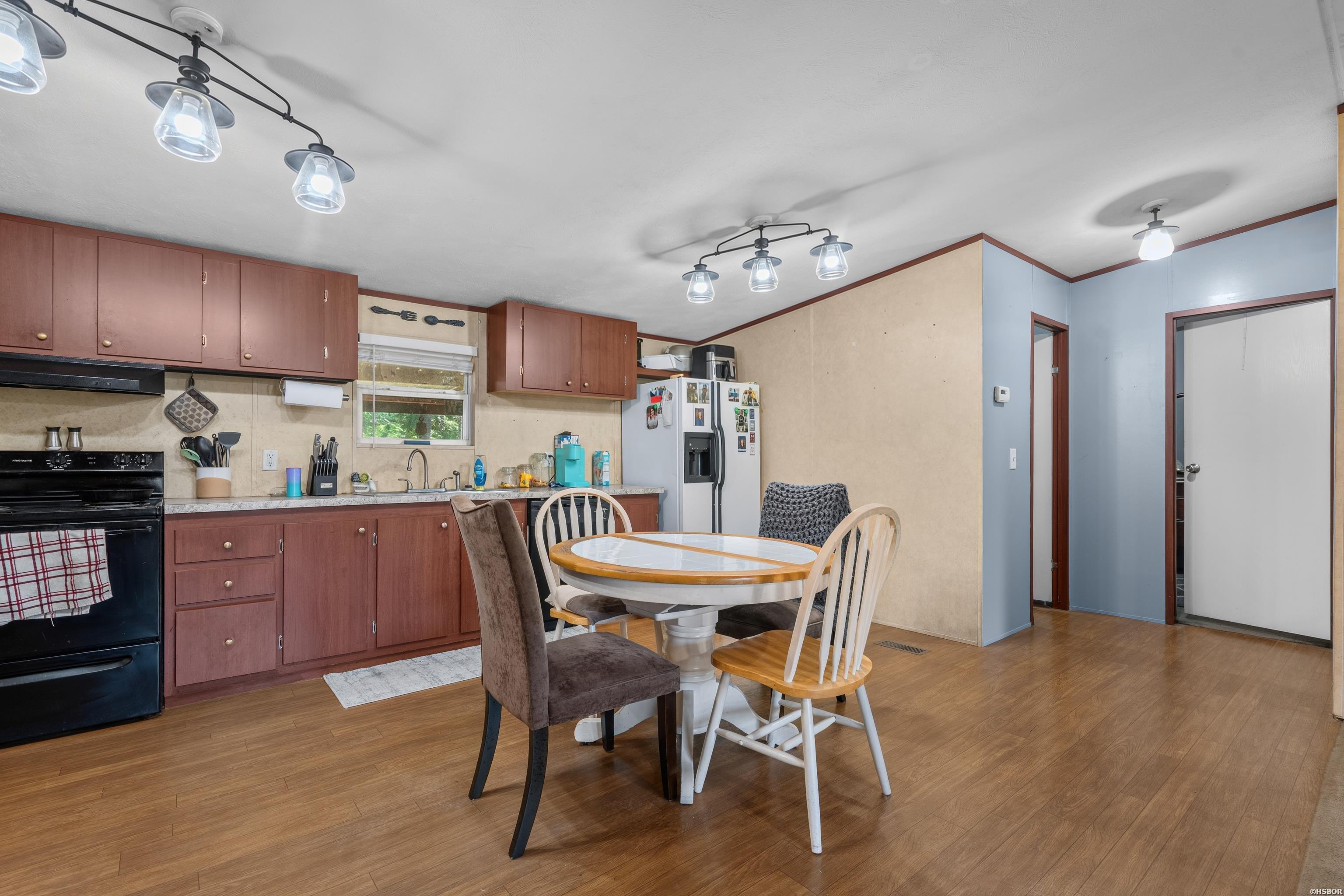 55 & 60 Wood Street Property Photo 33