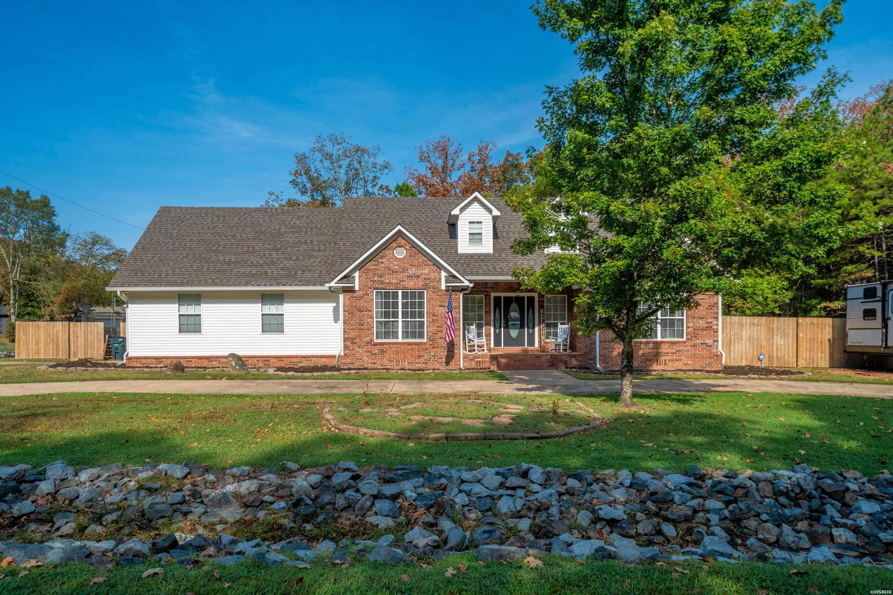 100 Stonebriar Drive Property Photo 3