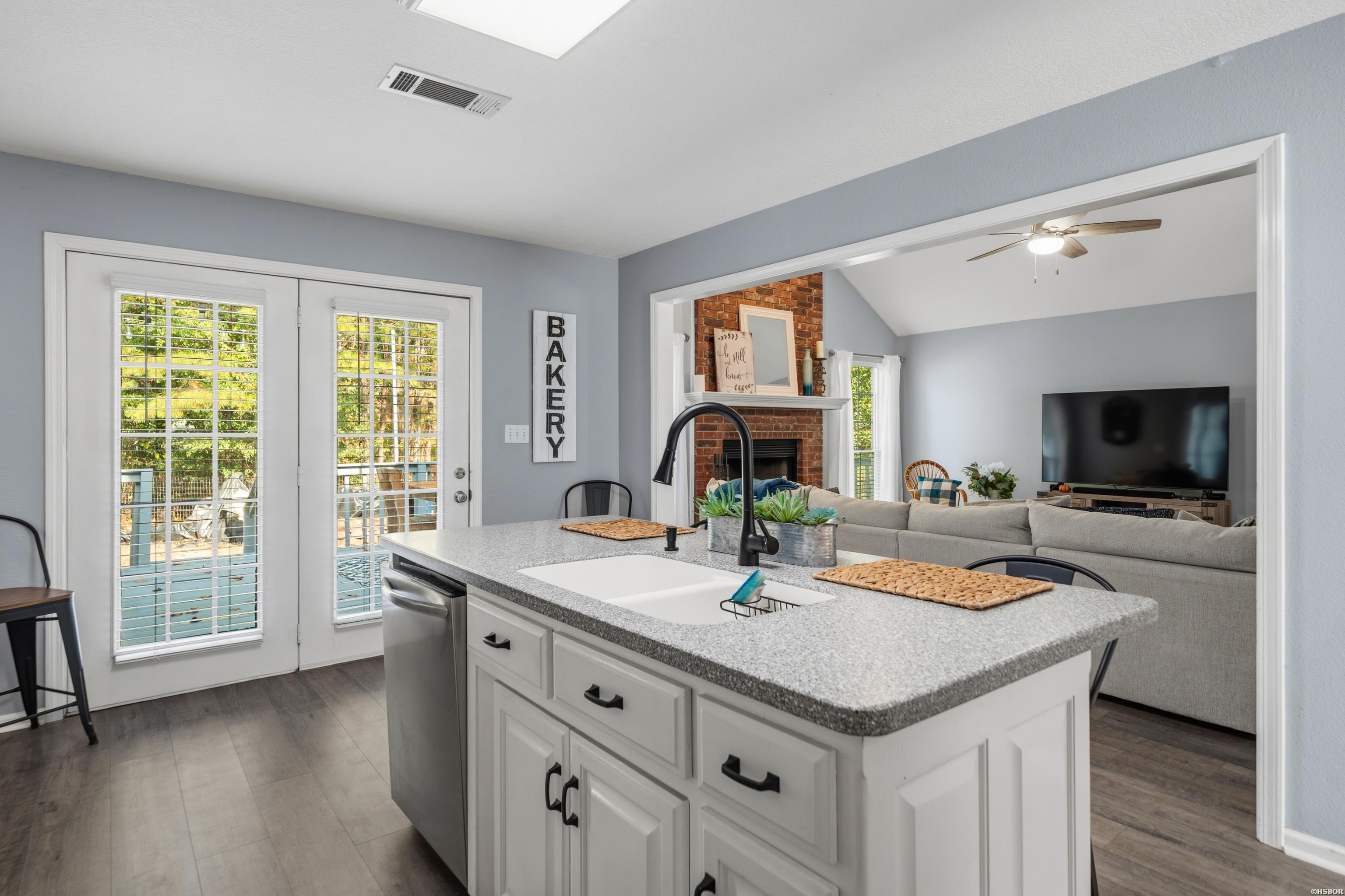 100 Stonebriar Drive Property Photo 15