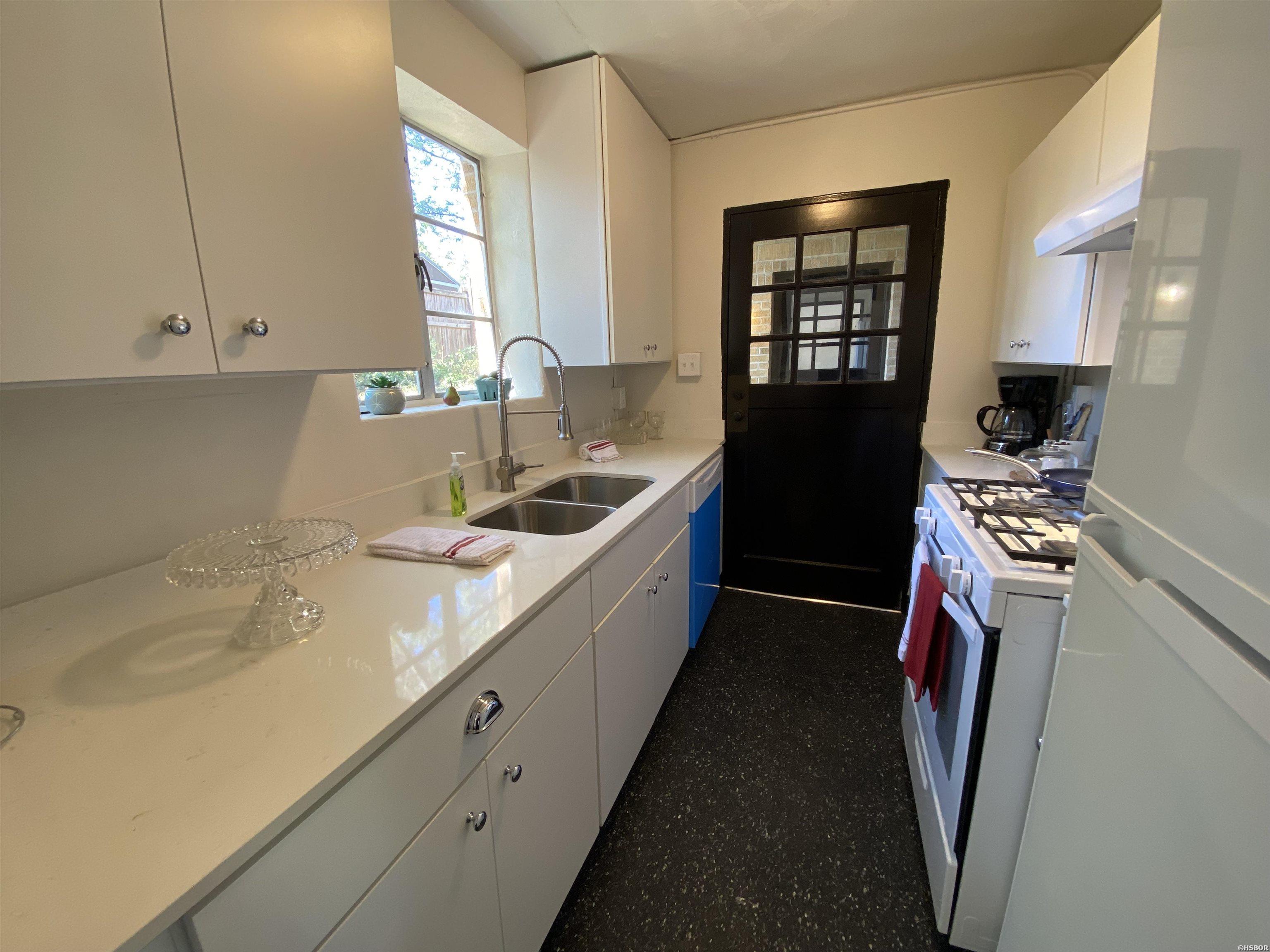 1007 PARK Avenue Property Photo 1