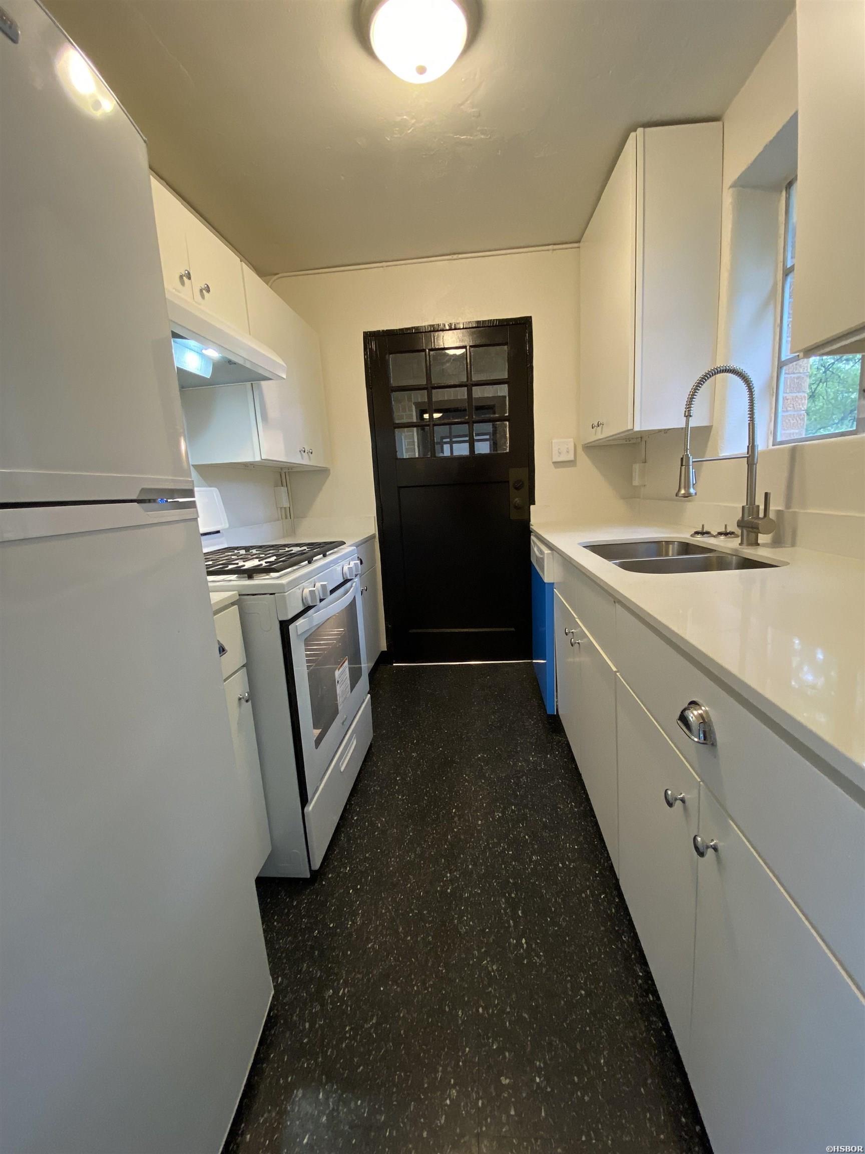 1007 Park Avenue Property Photo 17