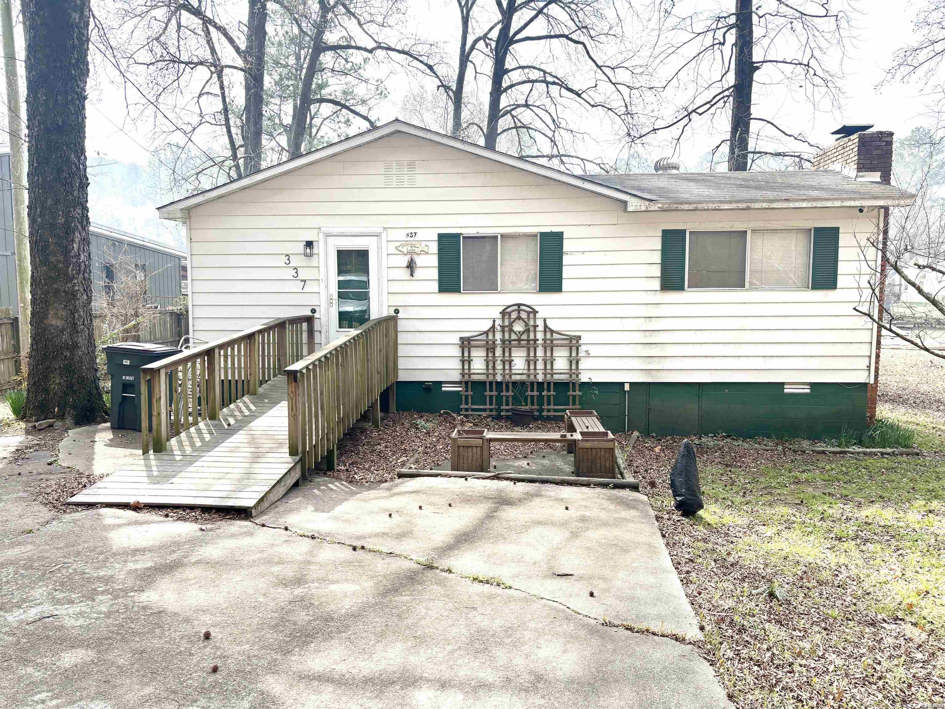 337 GOLD NUGGET Loop Property Photo 1