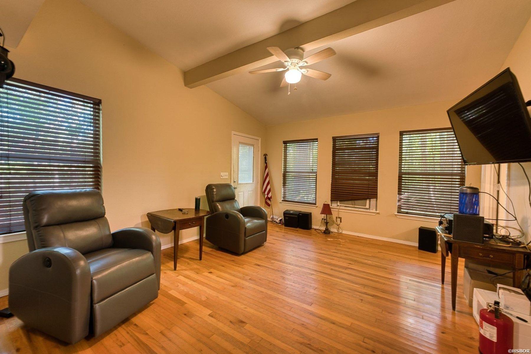 2601 Shady Grove Road Property Photo 7