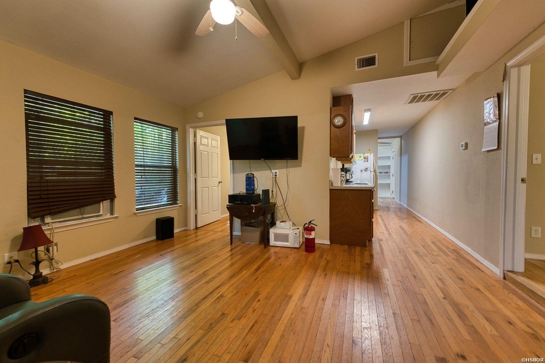 2601 Shady Grove Road Property Photo 8