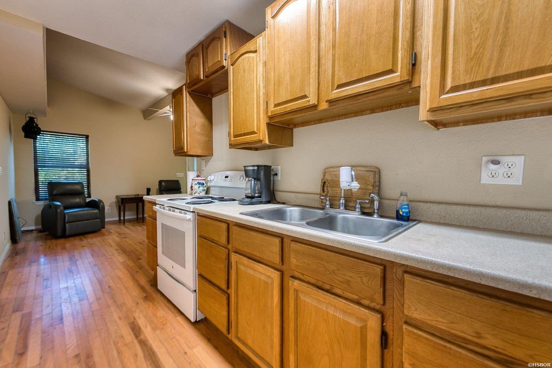 2601 Shady Grove Road Property Photo 10