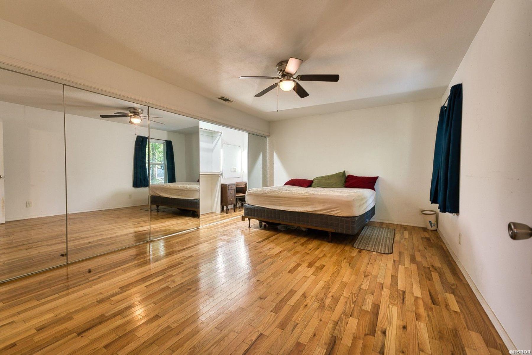 2601 Shady Grove Road Property Photo 15
