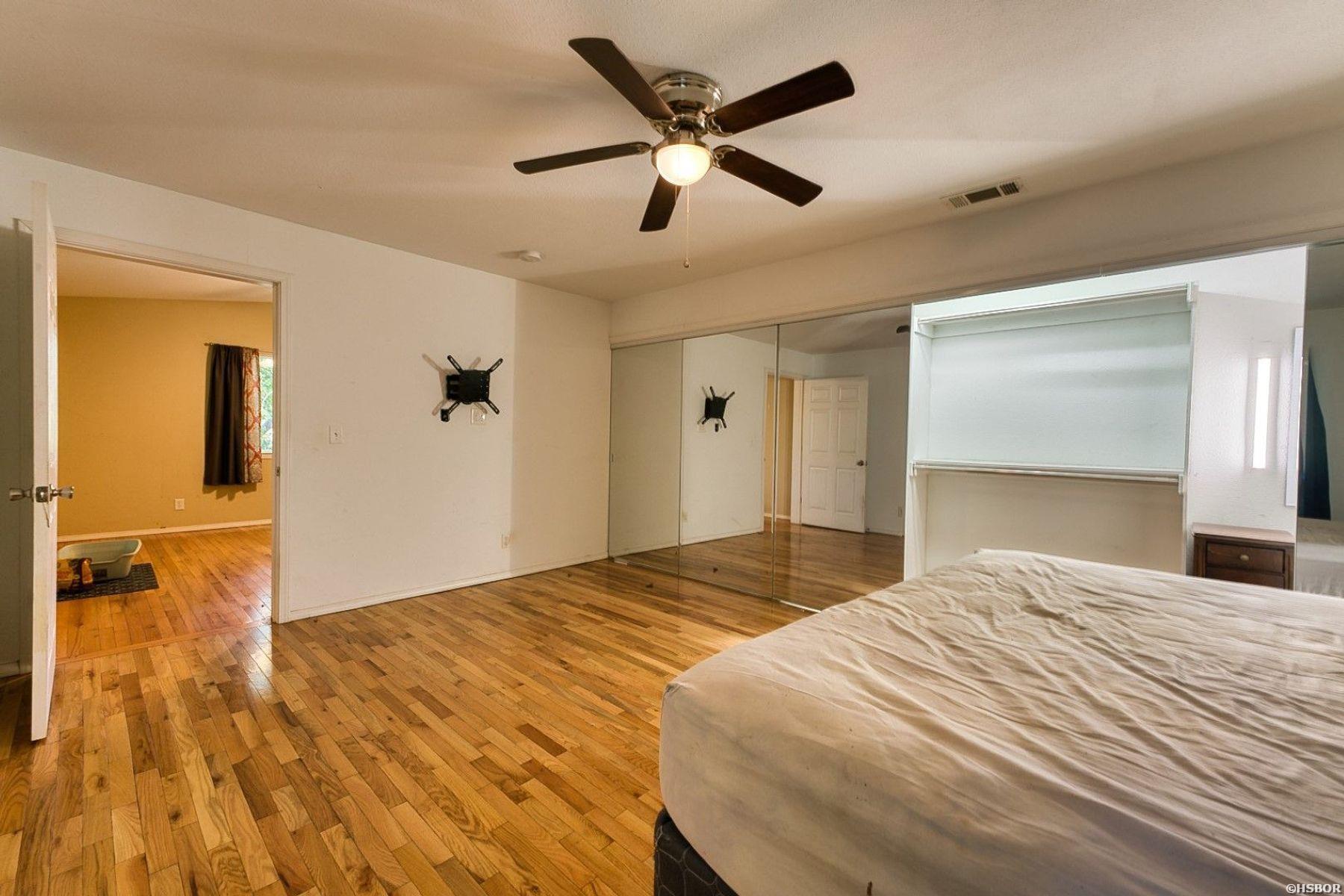 2601 Shady Grove Road Property Photo 16