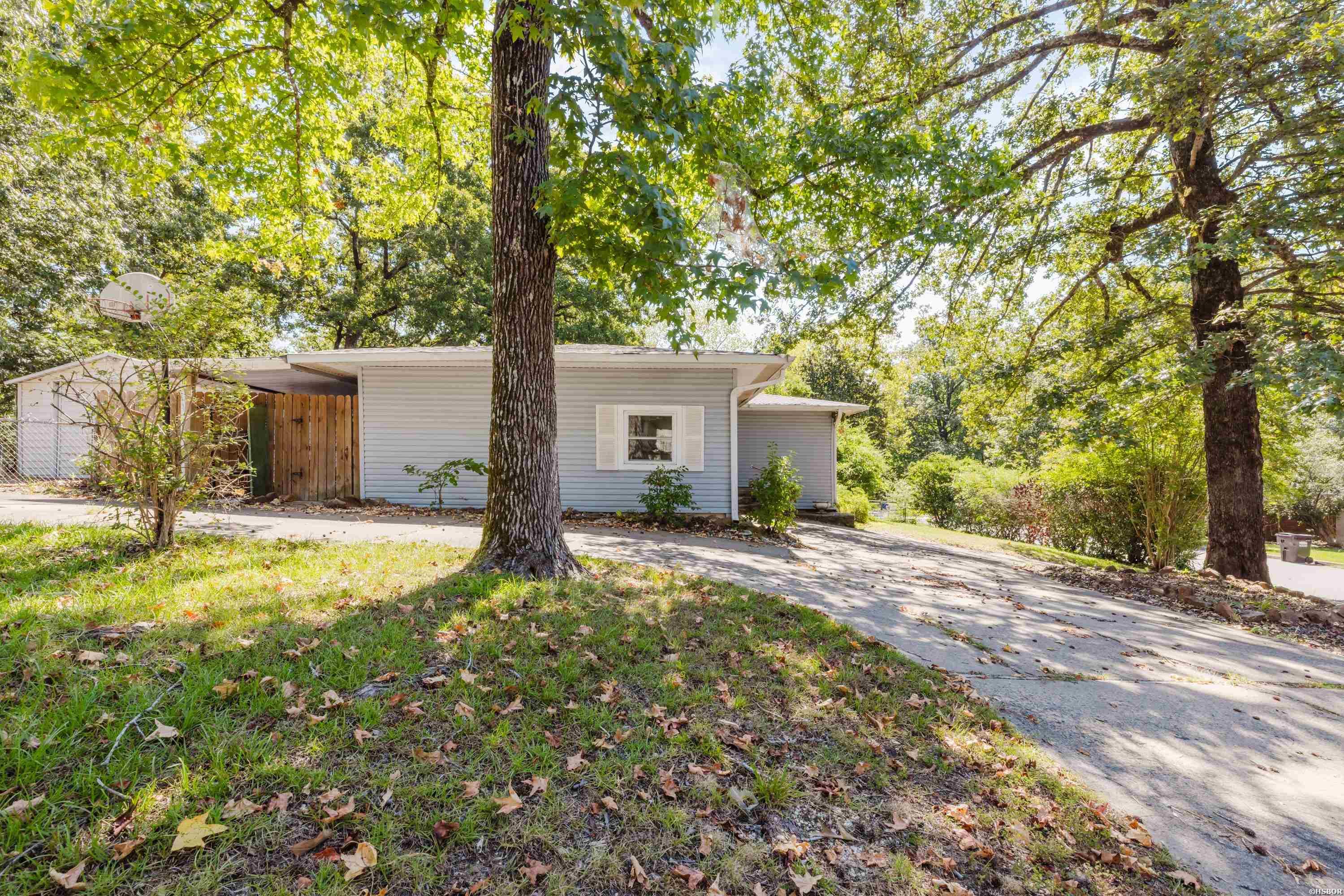 1017 Watson Place Property Photo 4