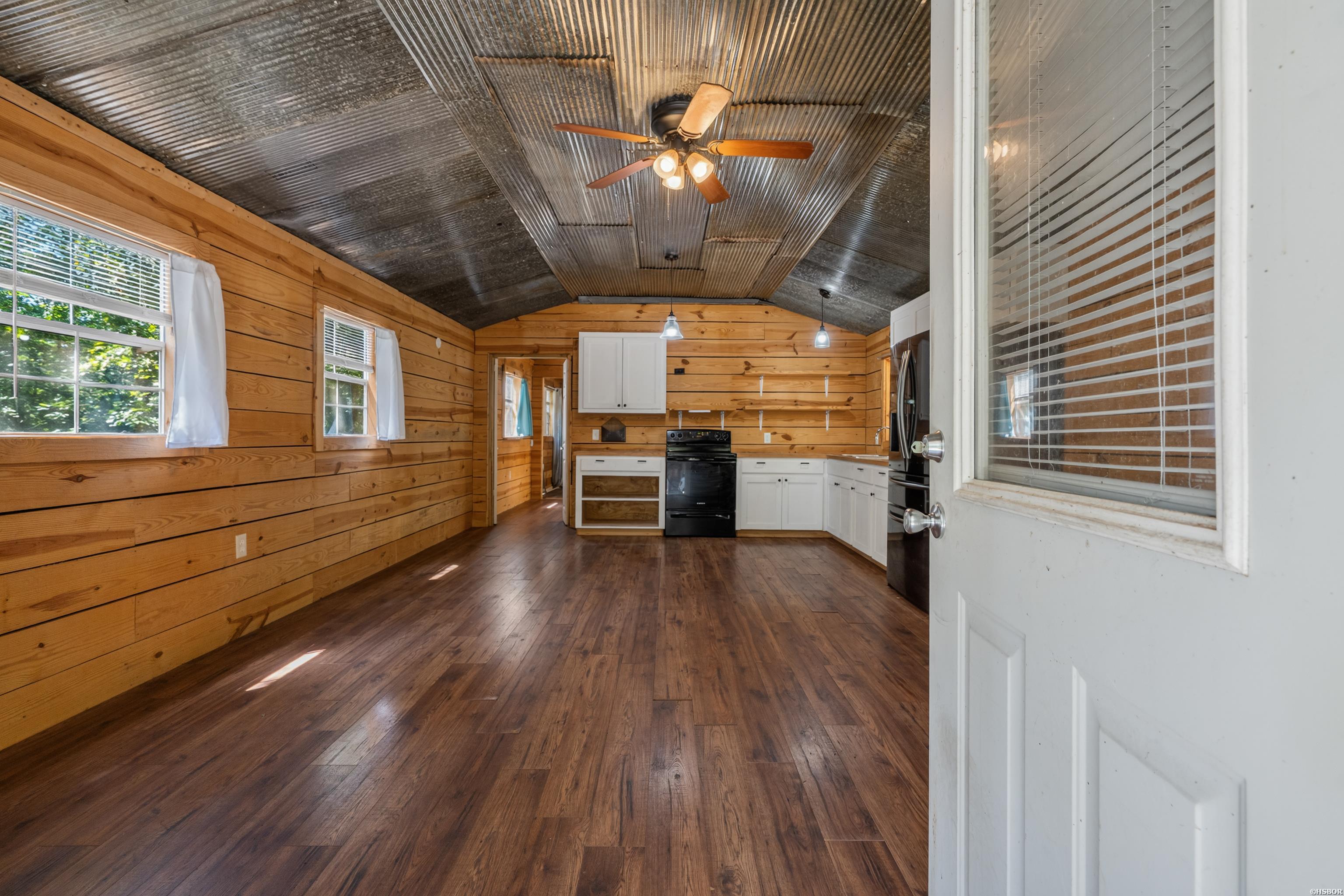 9649 Park Avenue Property Photo 7