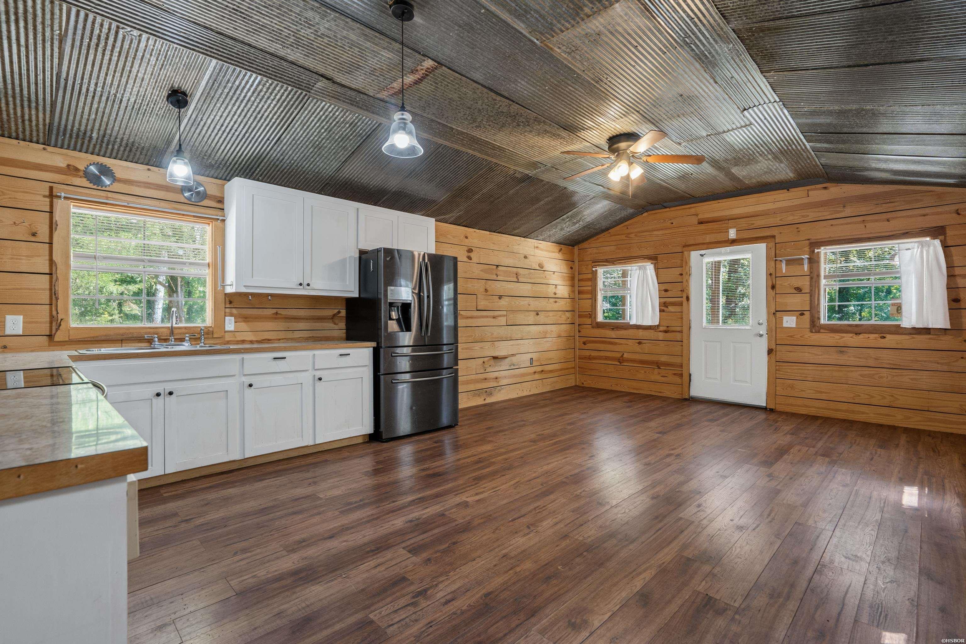 9649 Park Avenue Property Photo 13