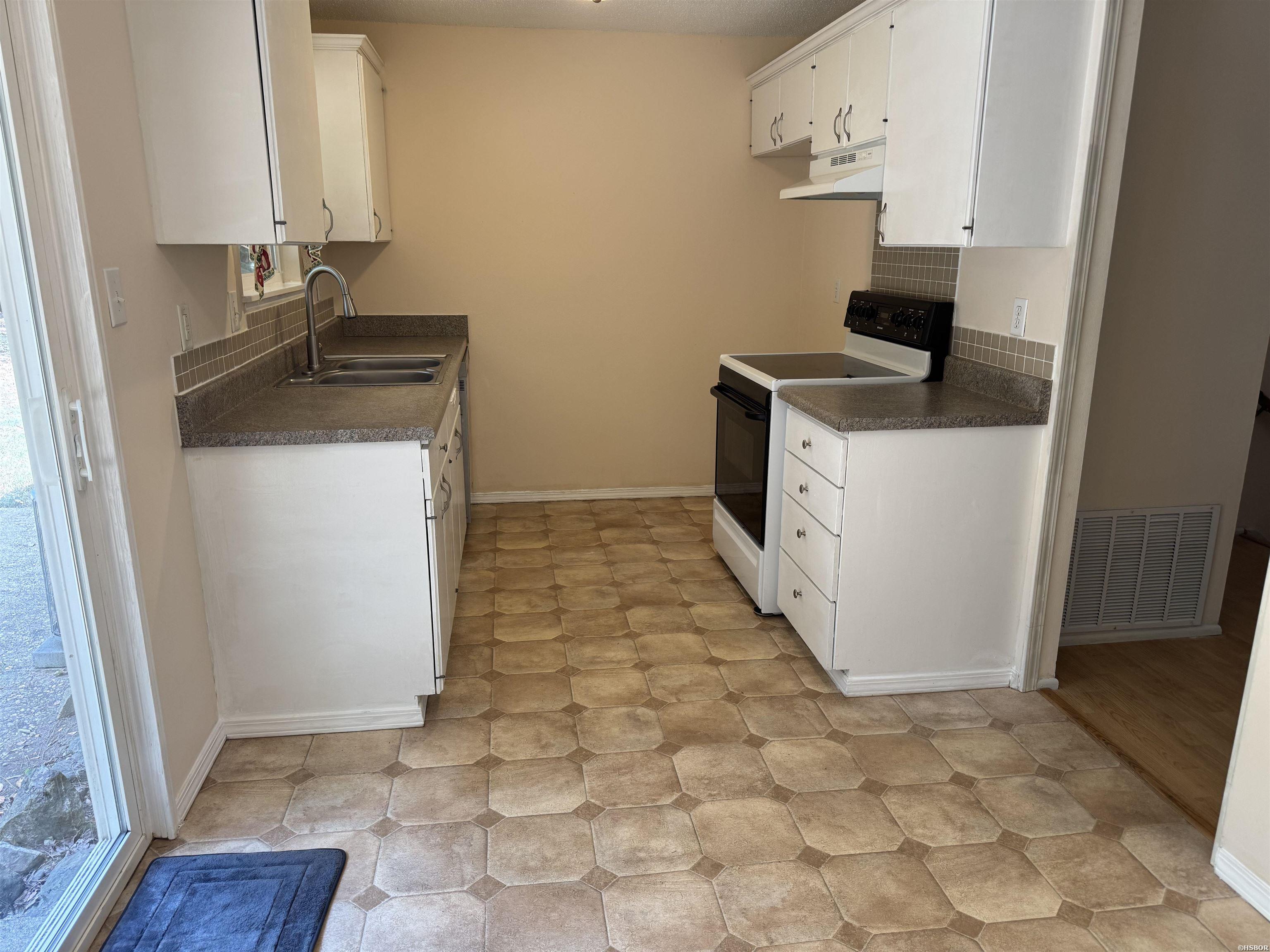 108 Gareth Court Property Photo 7