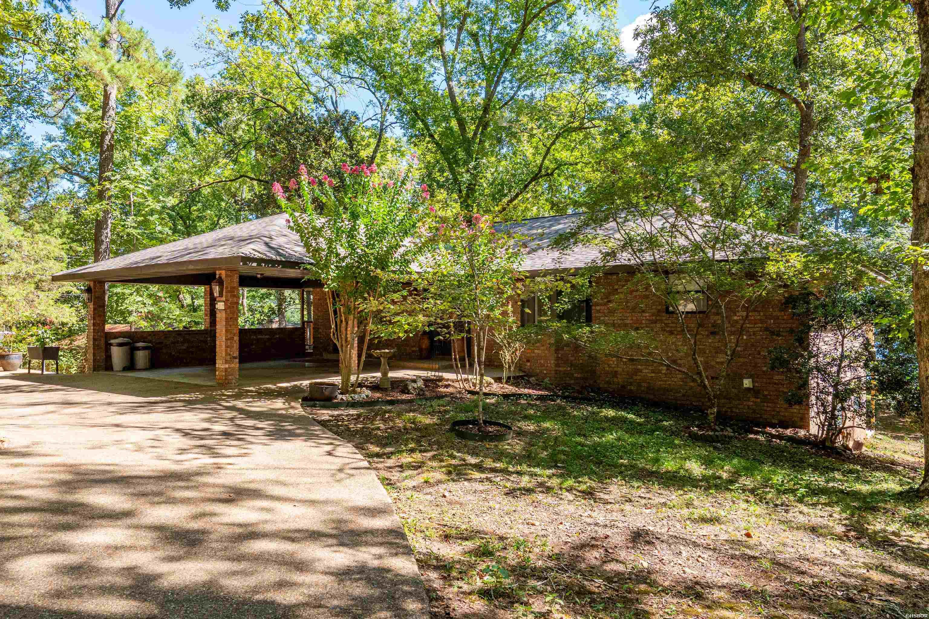 318 & 322 Cadillac Point Property Photo 5