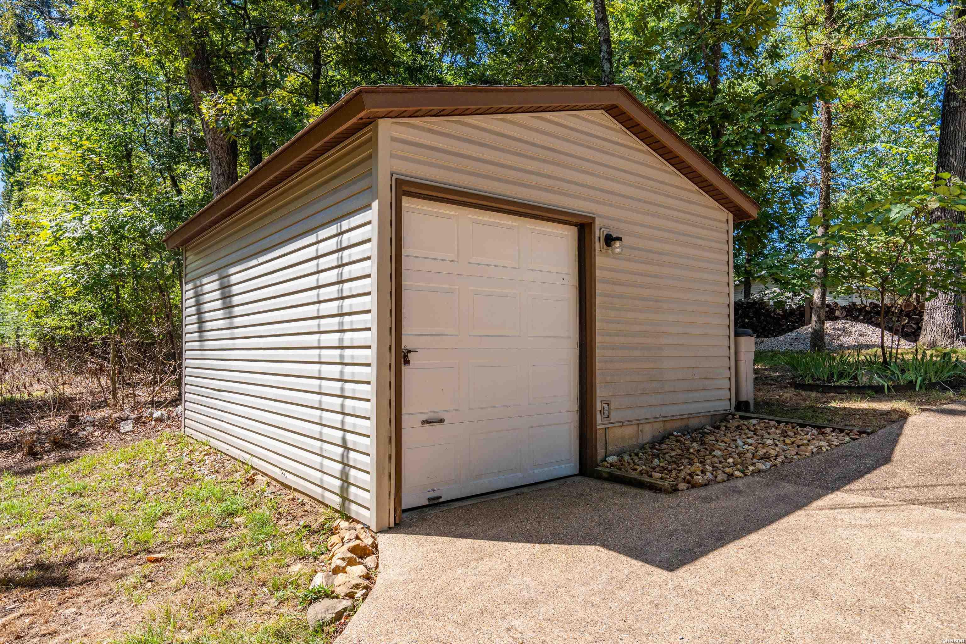 318 & 322 Cadillac Point Property Photo 41