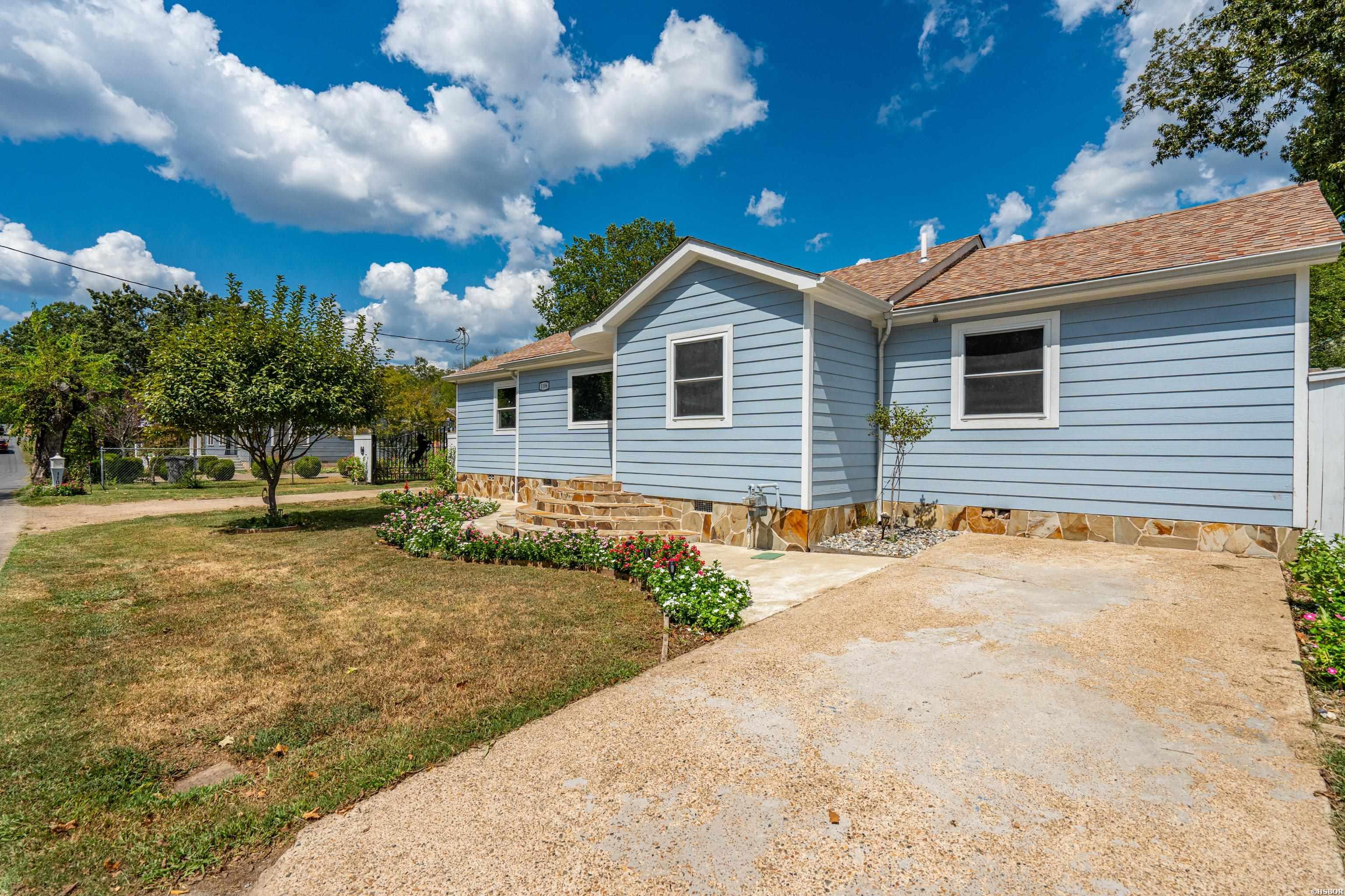 1106 W St Louis Street Property Photo 2