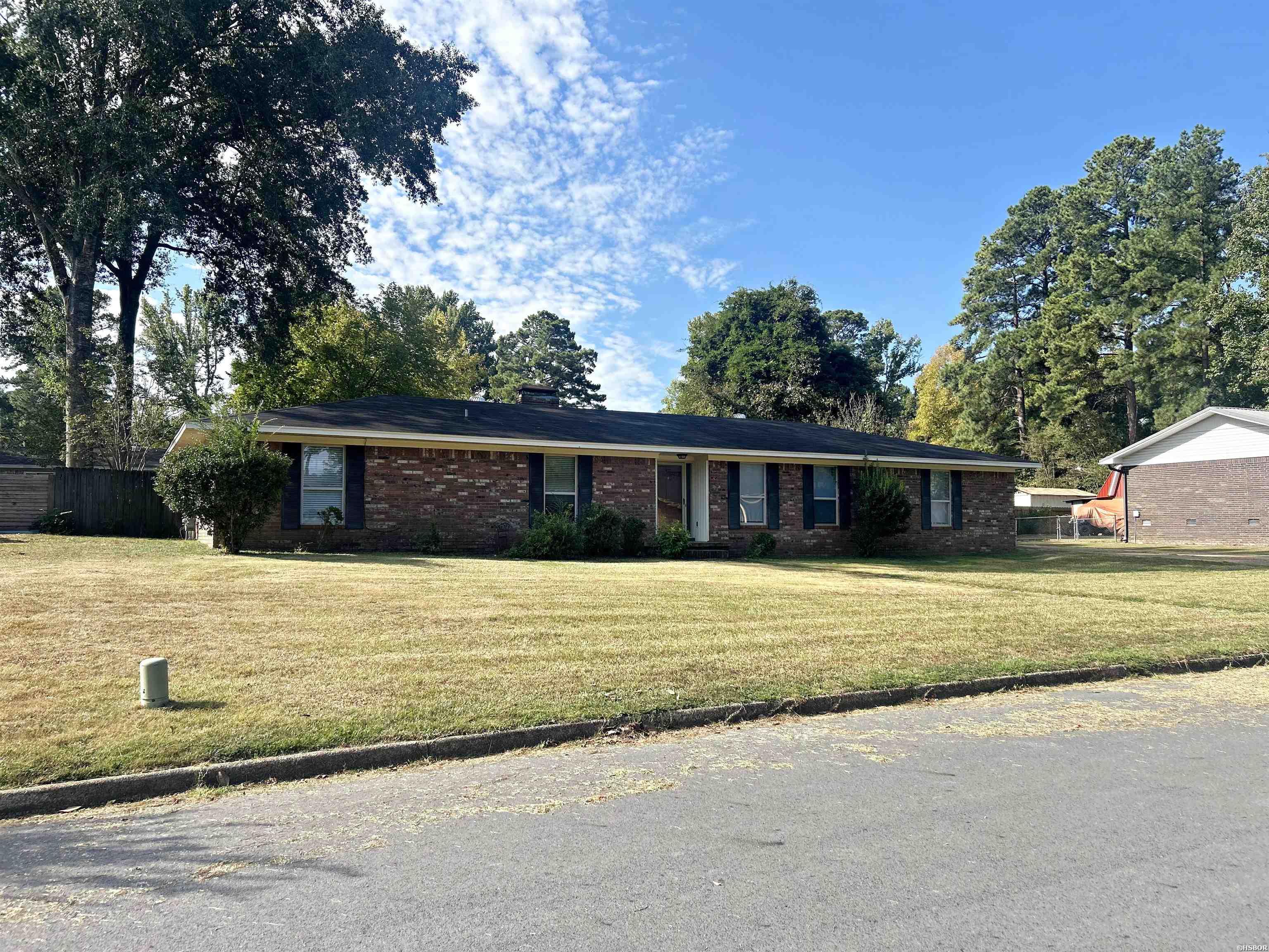 2707 Lynwood Drive Property Photo 2