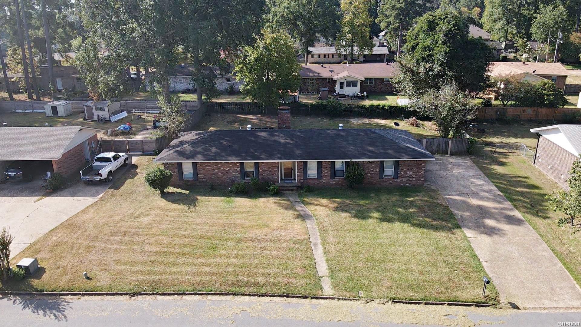 2707 Lynwood Drive Property Photo 3