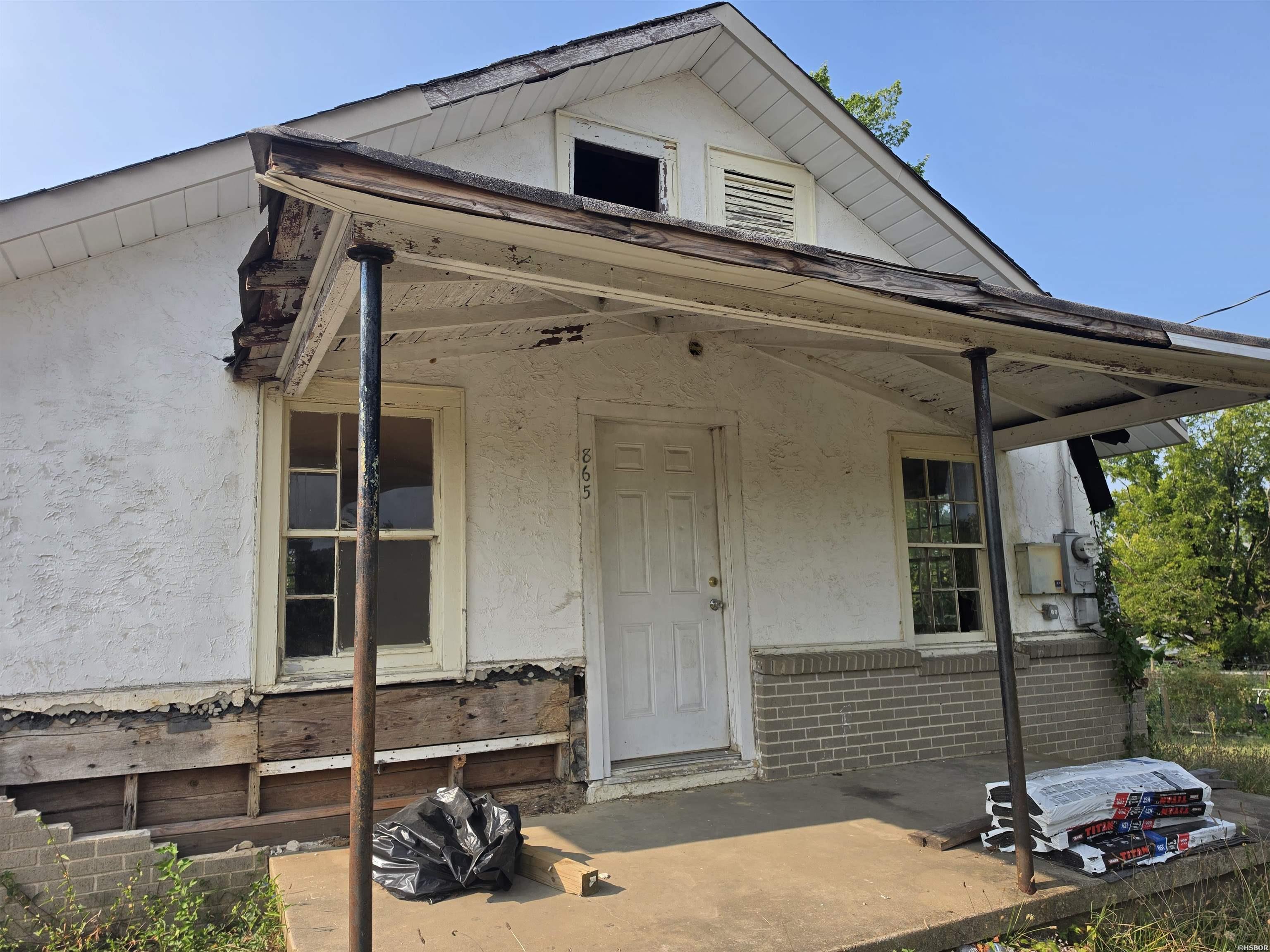 865 W St Louis Street Property Photo 1