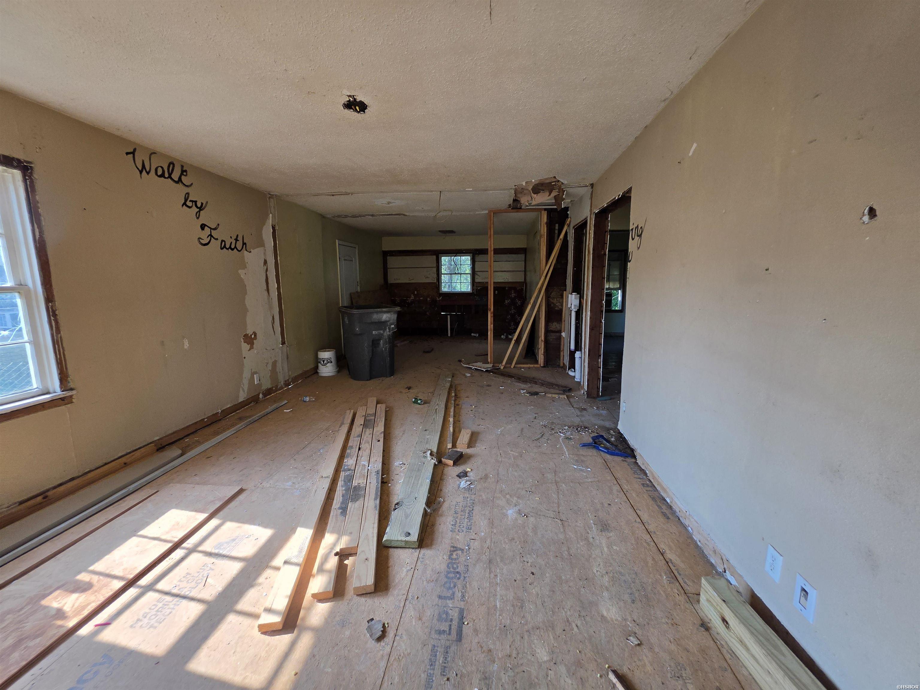 865 W St Louis Street Property Photo 2