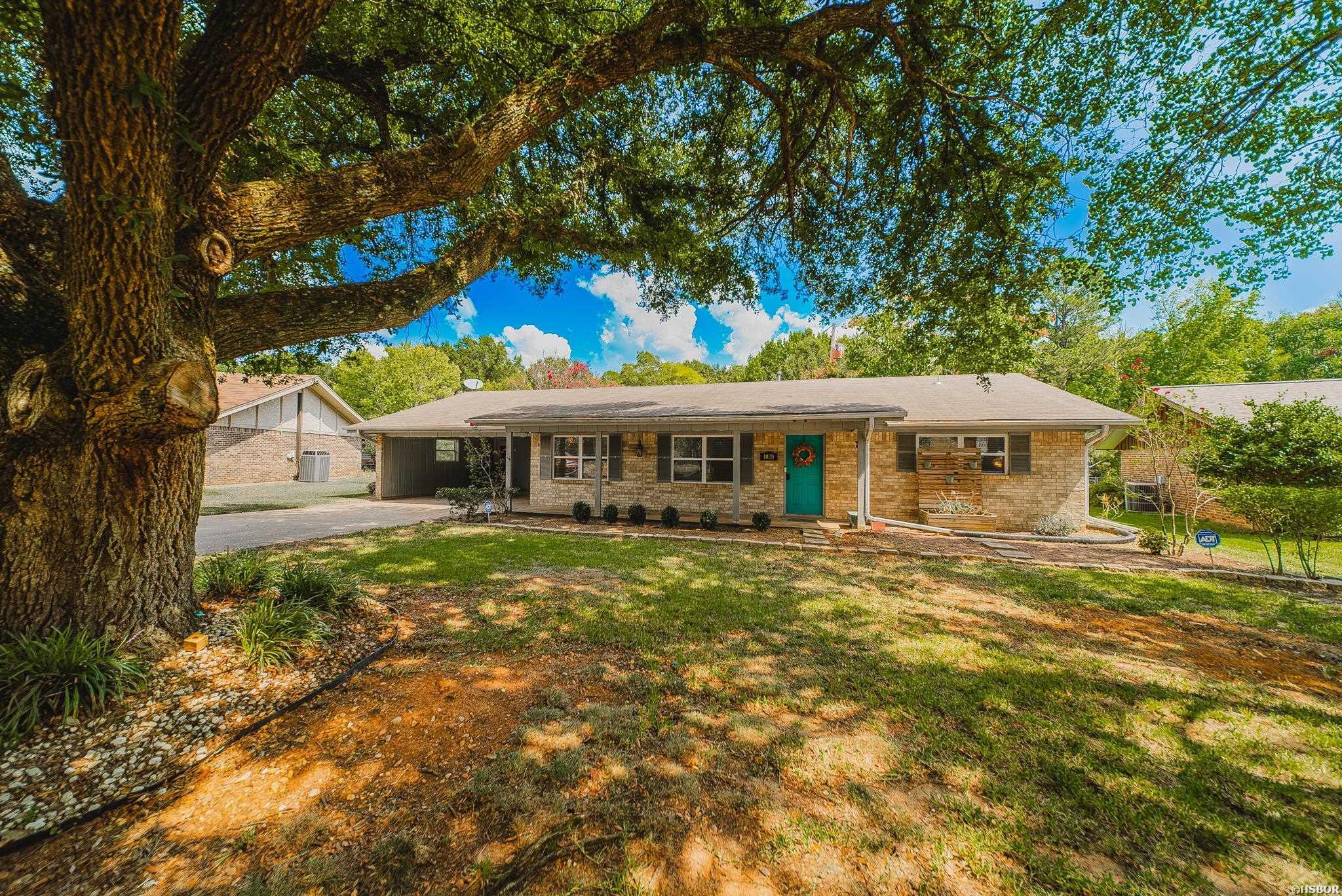1020 BINNS Drive Property Photo 1
