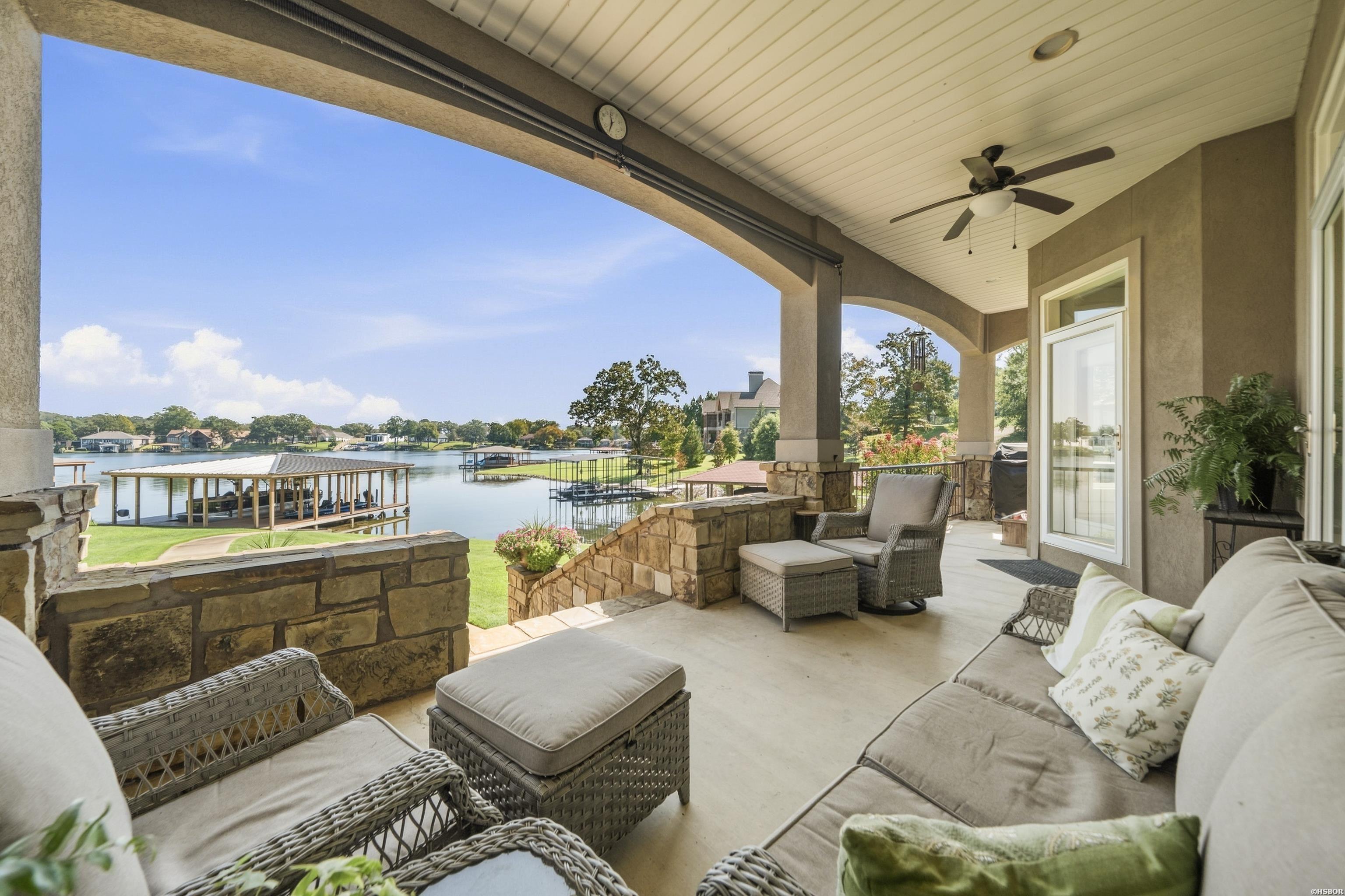 108 Shadow Oak Property Photo 8