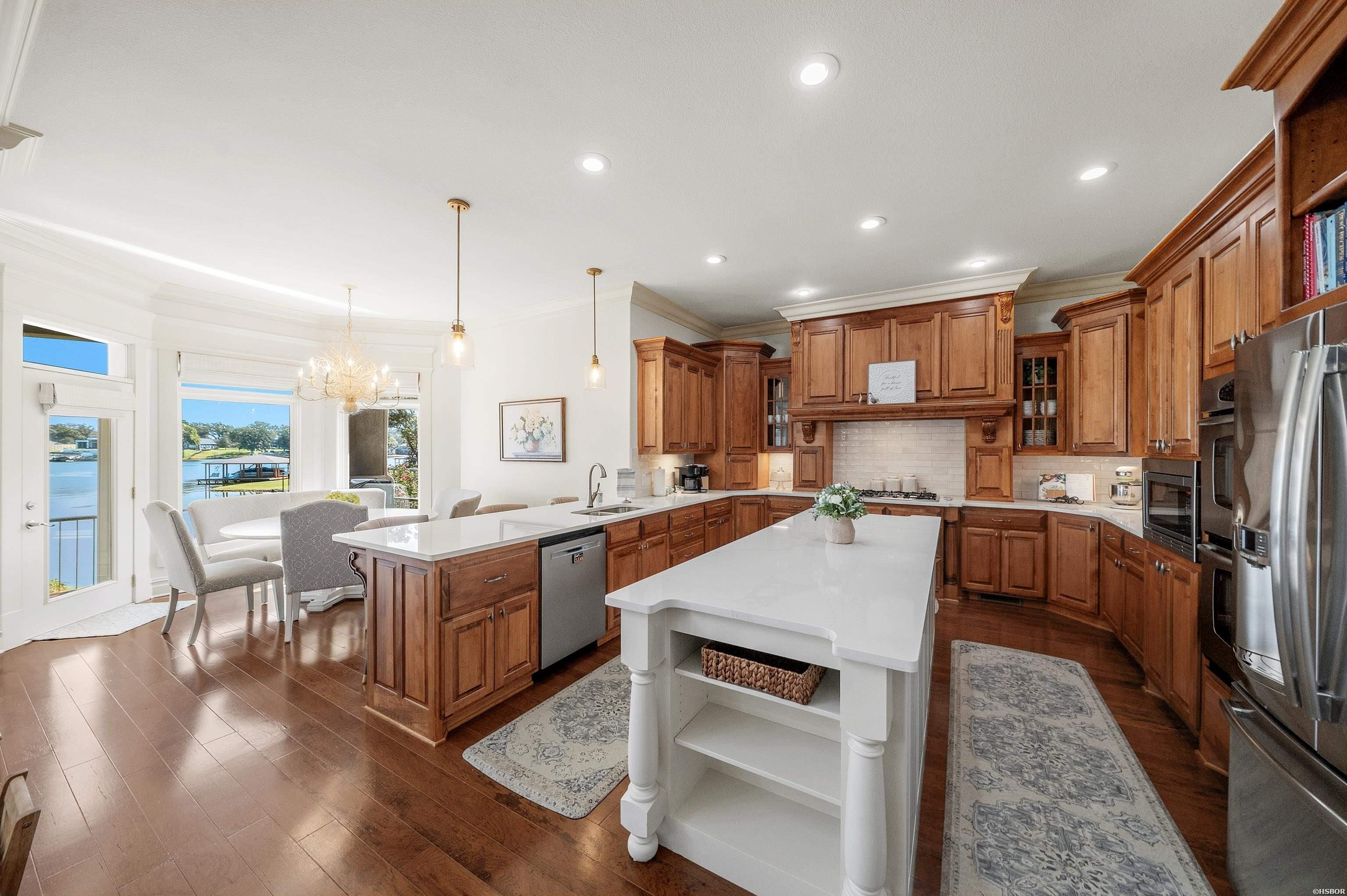 108 Shadow Oak Property Photo 17