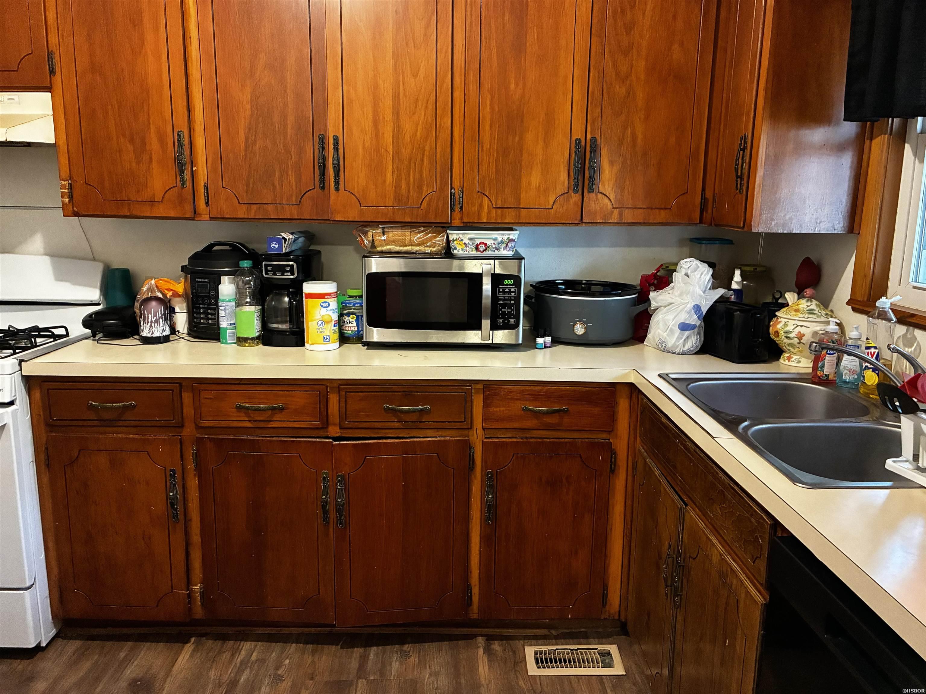 302 Alcorn Street Property Photo 10