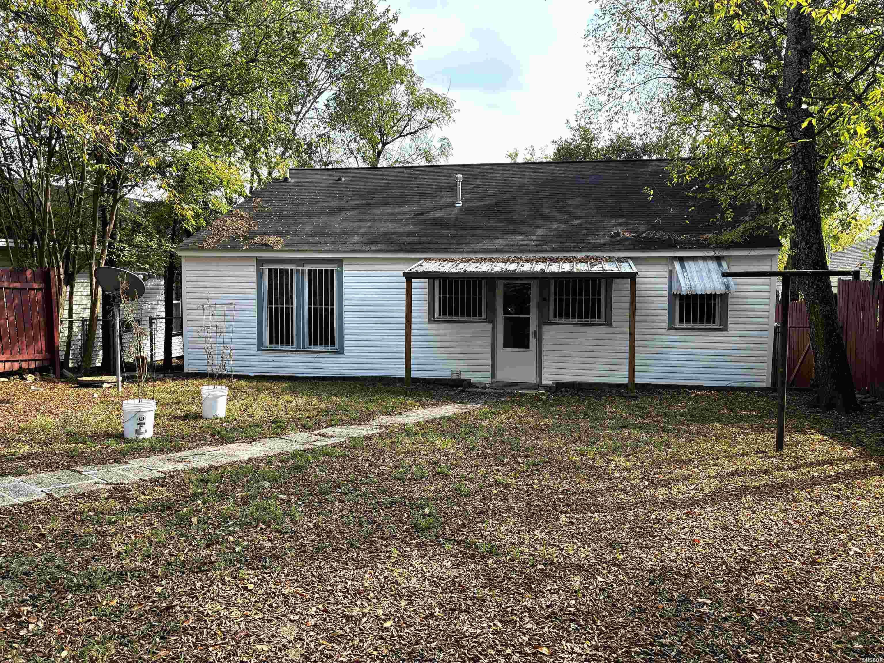 302 Alcorn Street Property Photo 17